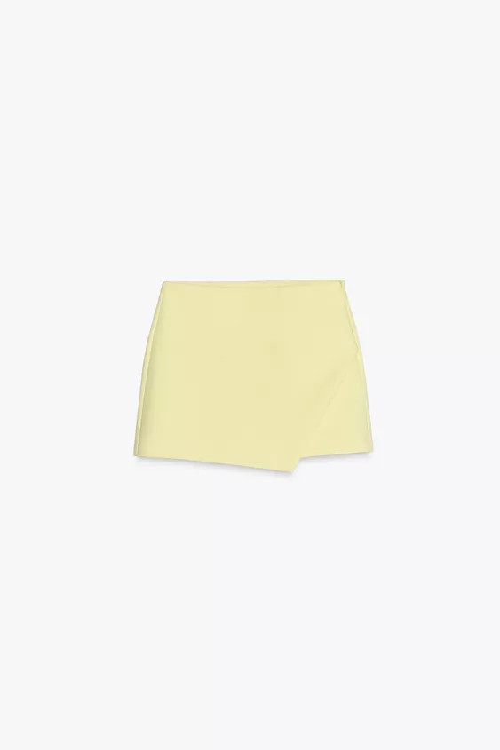 Skort with mid waist. False back welt pockets. Side hidden in-seam zip closure. | Zara US