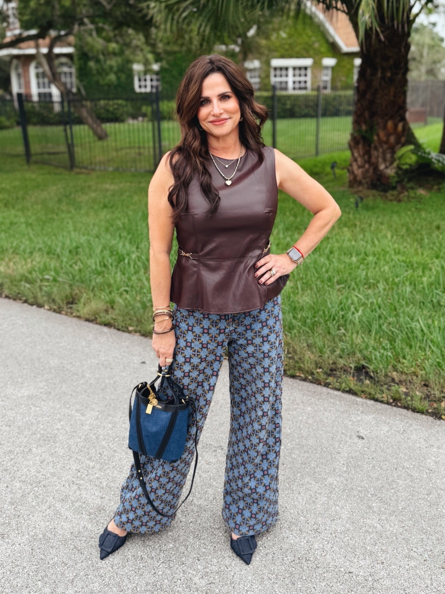 My Fall weather look when it is hot outside . @Zara @Roxanne Assoulin @macys @Avec les filles 
Top sm, embroidered jeans 25 , kitten heels TTS .