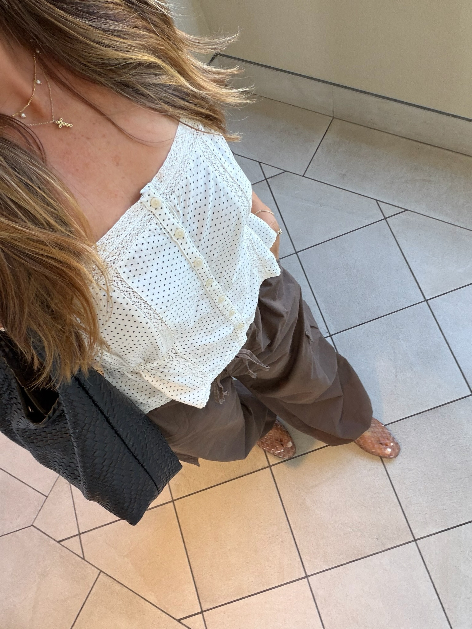 It's all in the details!

casual outfits, prefall fashion, american eagle, jelly shoes, cargo pants, sunglasses, beach outfits, california, britt horton 

 #LTKootd