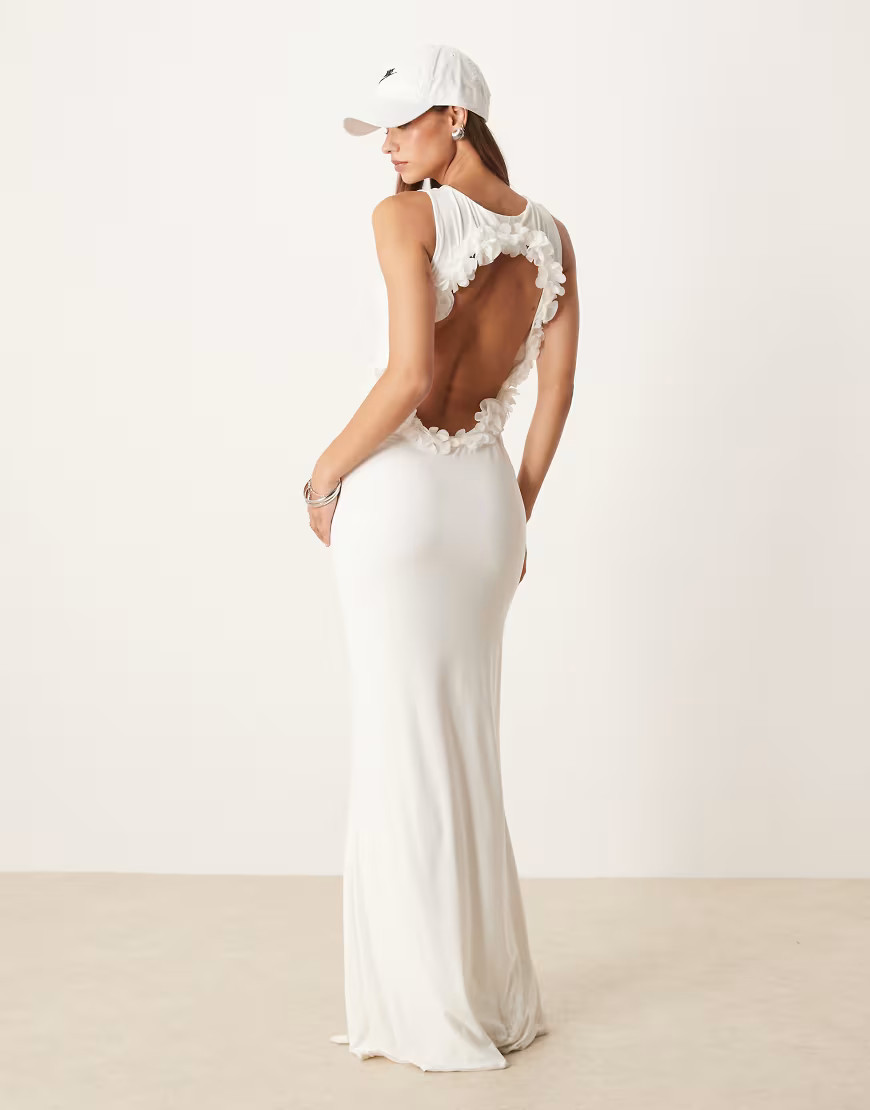 ASOS DESIGN – Ärmelloses Maxikleid in Weiß mit Rückenausschnitt mit Blumenborte | ASOS (Global)