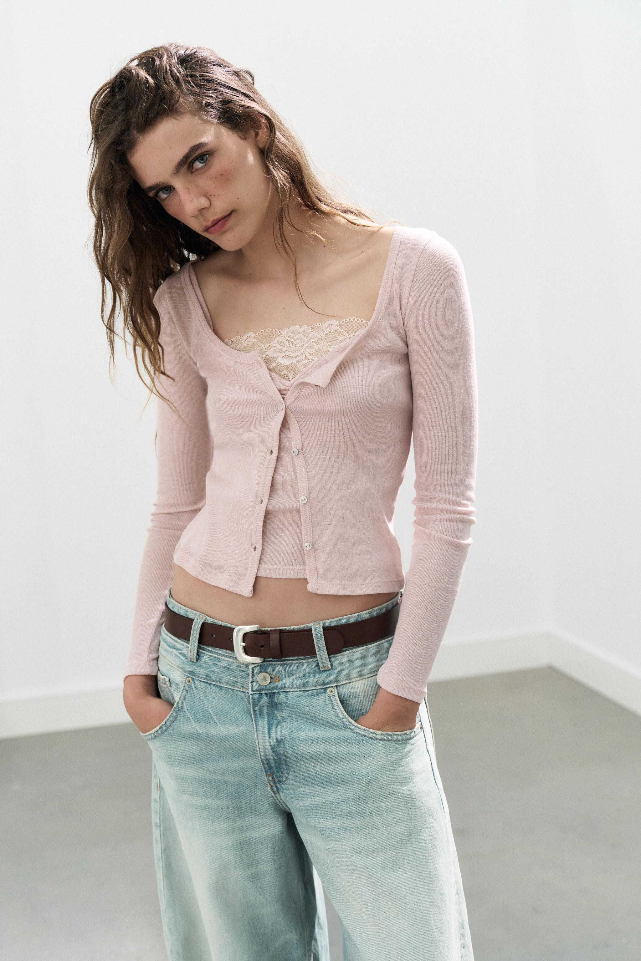 Jacke aus Baumwollmischung. V-Ausschnitt und langen \u00c4rmeln. Innenliegendes Top aus demselben... | Zara DE