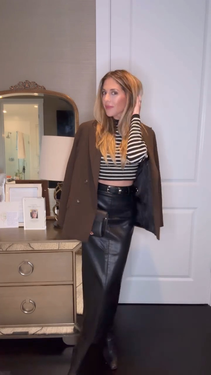 Bringing this skirt back again for another season 🖤🤎

Comment SKIRT and I’ll send you all the details for this look! 

Fall. Fall style. Leather skirt. City style. Date night. Girls night style. Black and brown. Street style. #Senreve #Senreveambassador #Leathermaxiskirt

#LTKFindsUnder100 #LTKSeasonal #LTKVideo