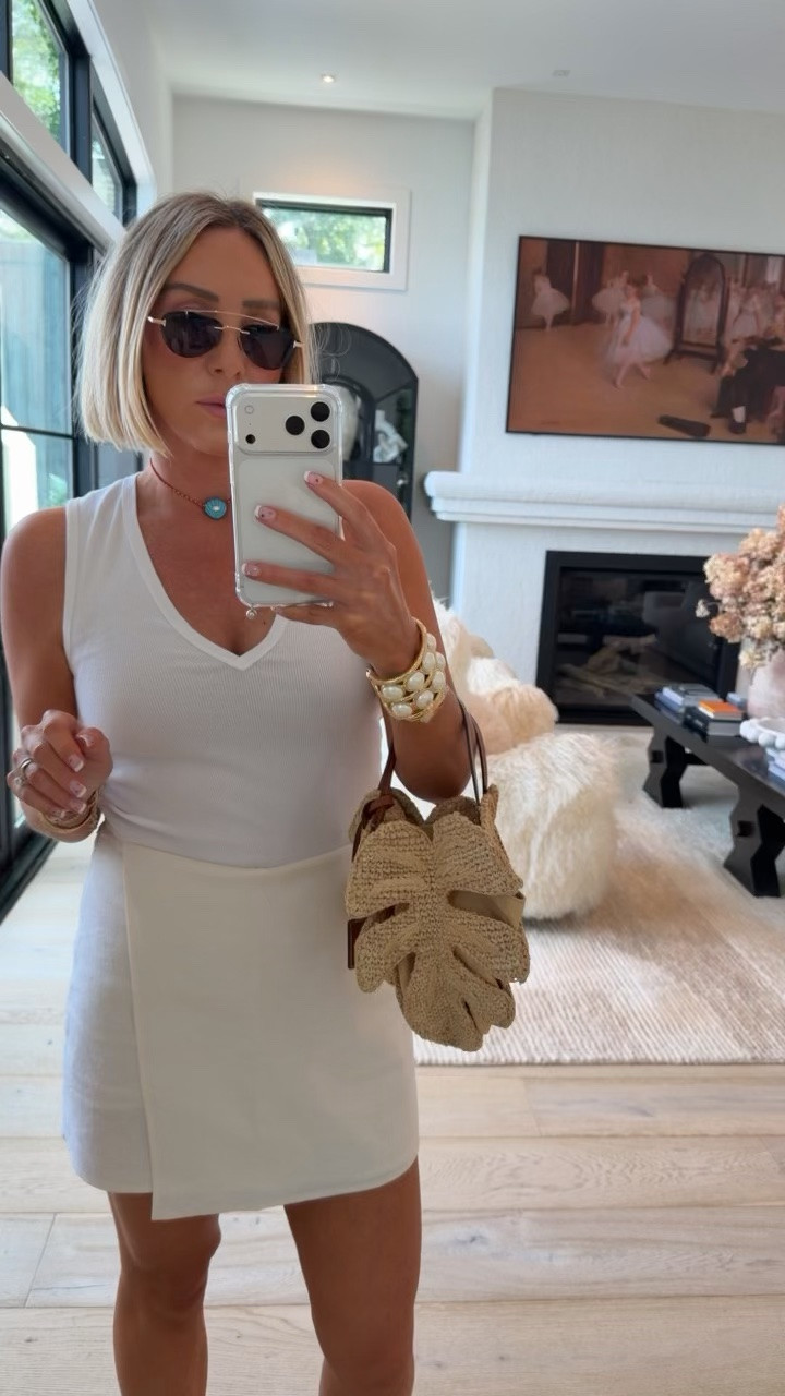 You guys know I love a monochromatic look … 🤍🤍