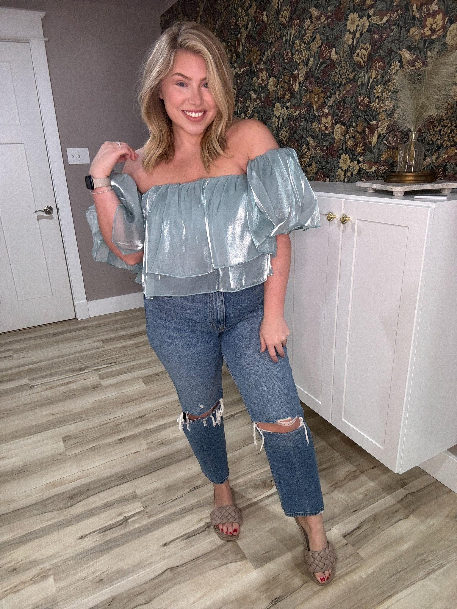 Size large top size 31 jeans 

#LTKstyletip #LTKmidsize