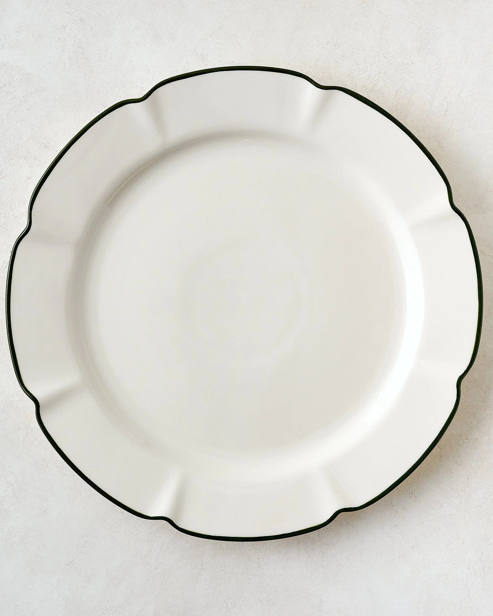 Green Luna Scalloped Plate | Magnolia
