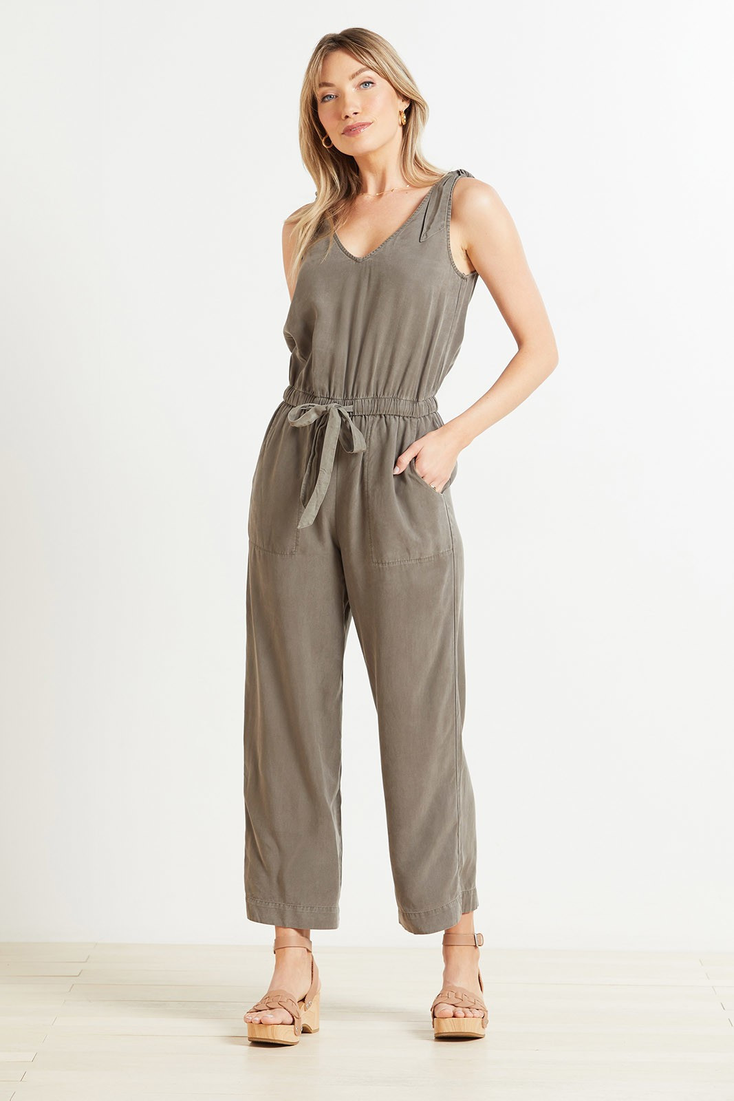 EVEREVE Dana Tie Sleeve Jumpsuit | EVEREVE | Evereve