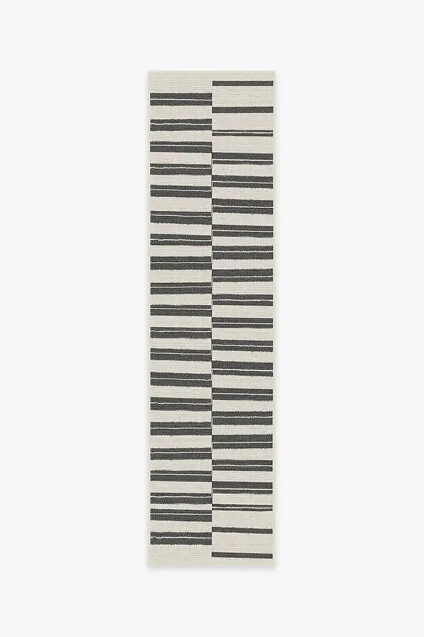 Outdoor Offset Stripe Black Rug | Ruggable