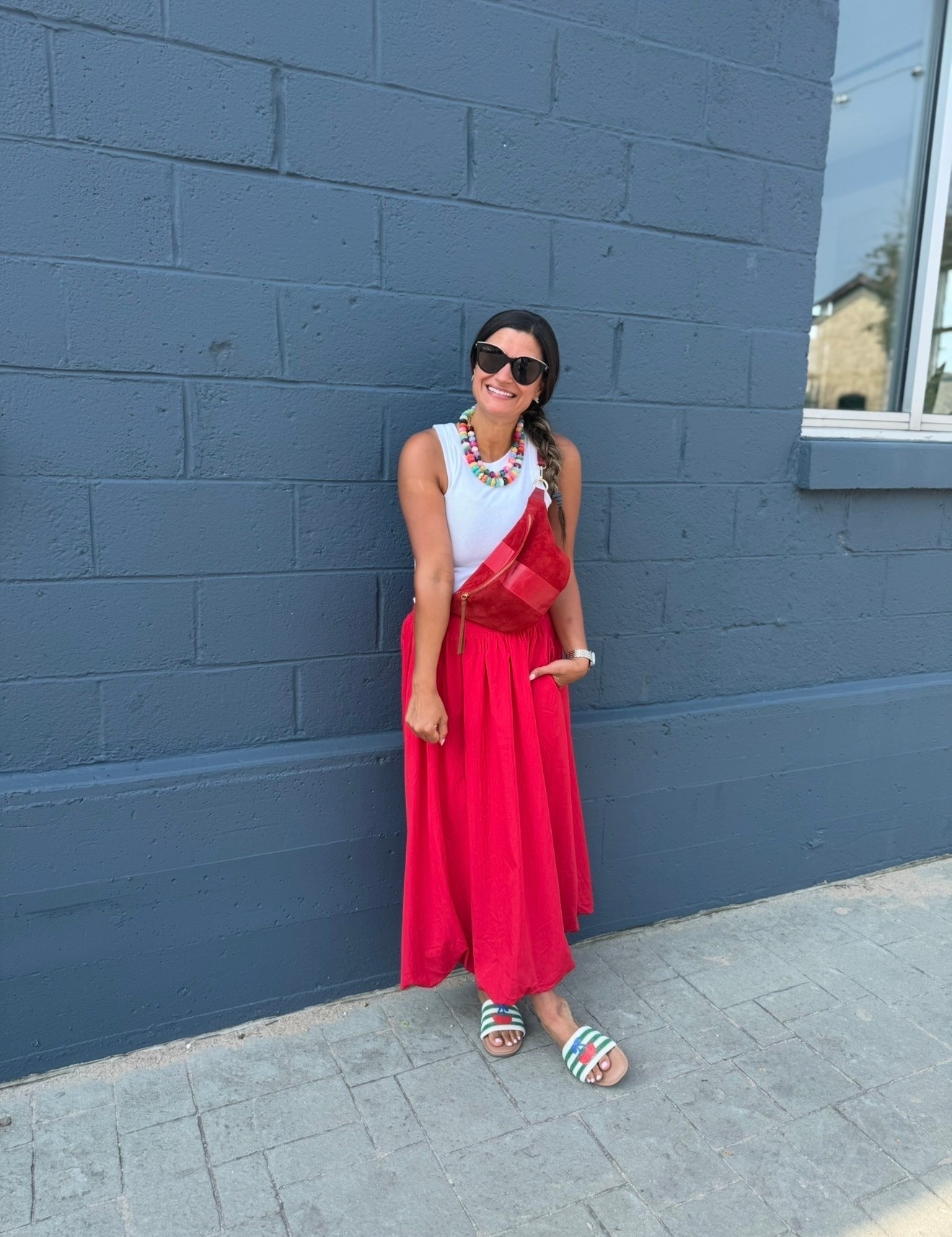 How to style a red bubble skirt