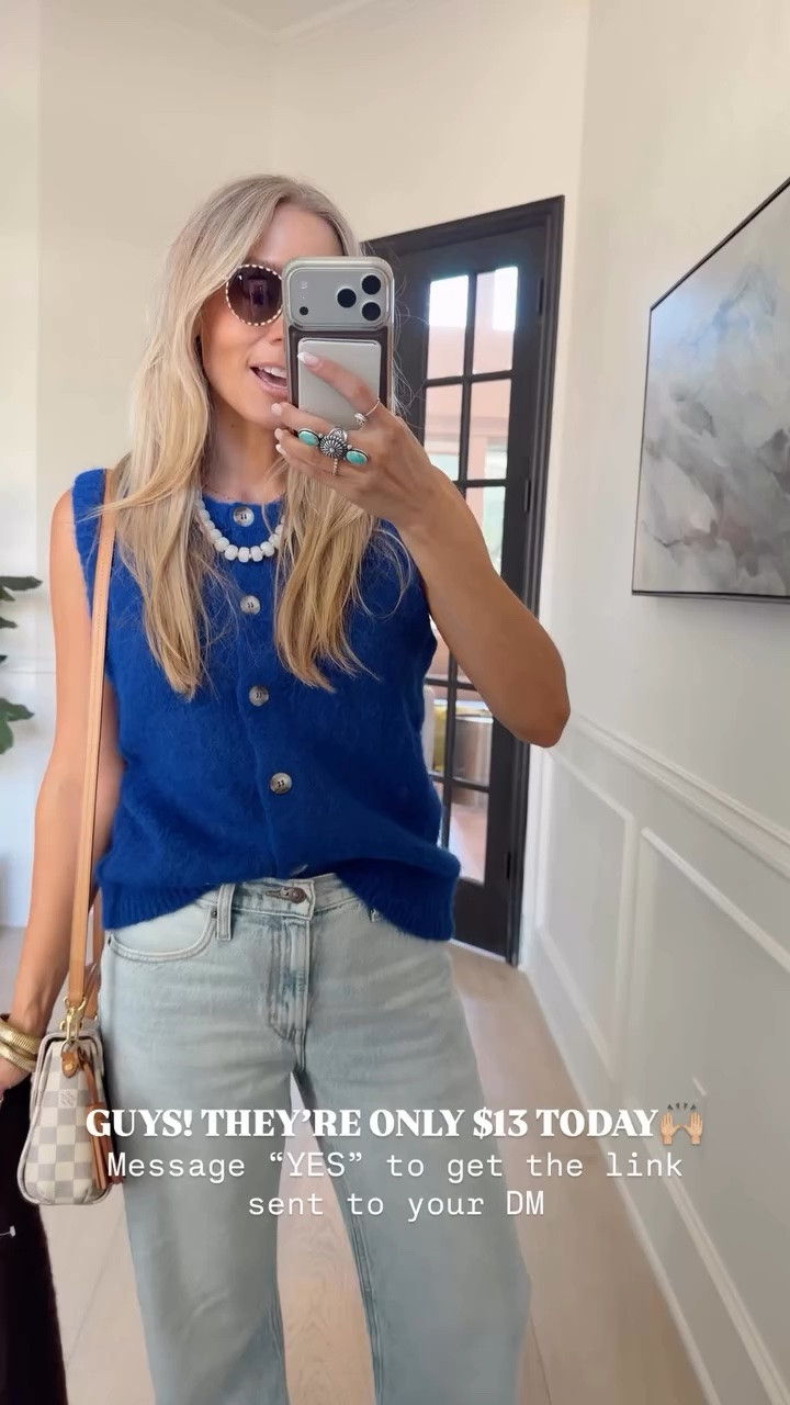 GUYS! THEY’RE ONLY $13 TODAY🙌🏼 these are such chic tops. The brown vest is so good too.

Wearing my tts (small)

5’5” // 120 ish lbs