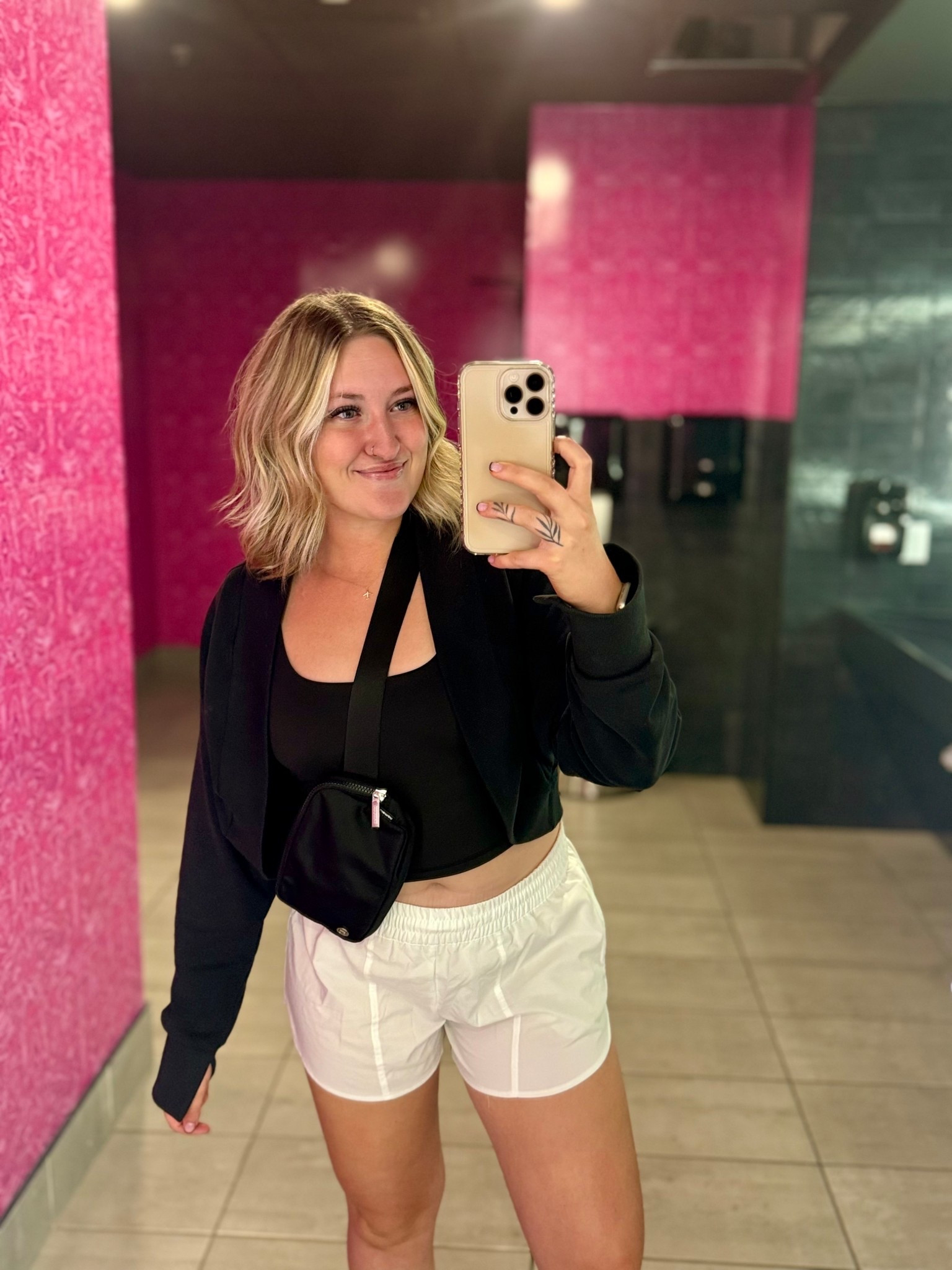 casual lounge ootd

#LTKMidsize #LTKFindsUnder100 #LTKStyleTip