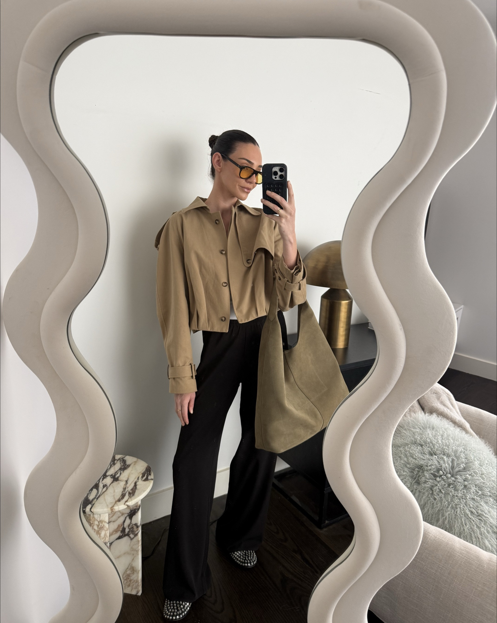  OOTD 

Cropped trench jacket 
Black bias cut trousers 
Ballet flats 
Oversized green suede bag 

#LTKspring #LTKaustralia #LTKstyletip