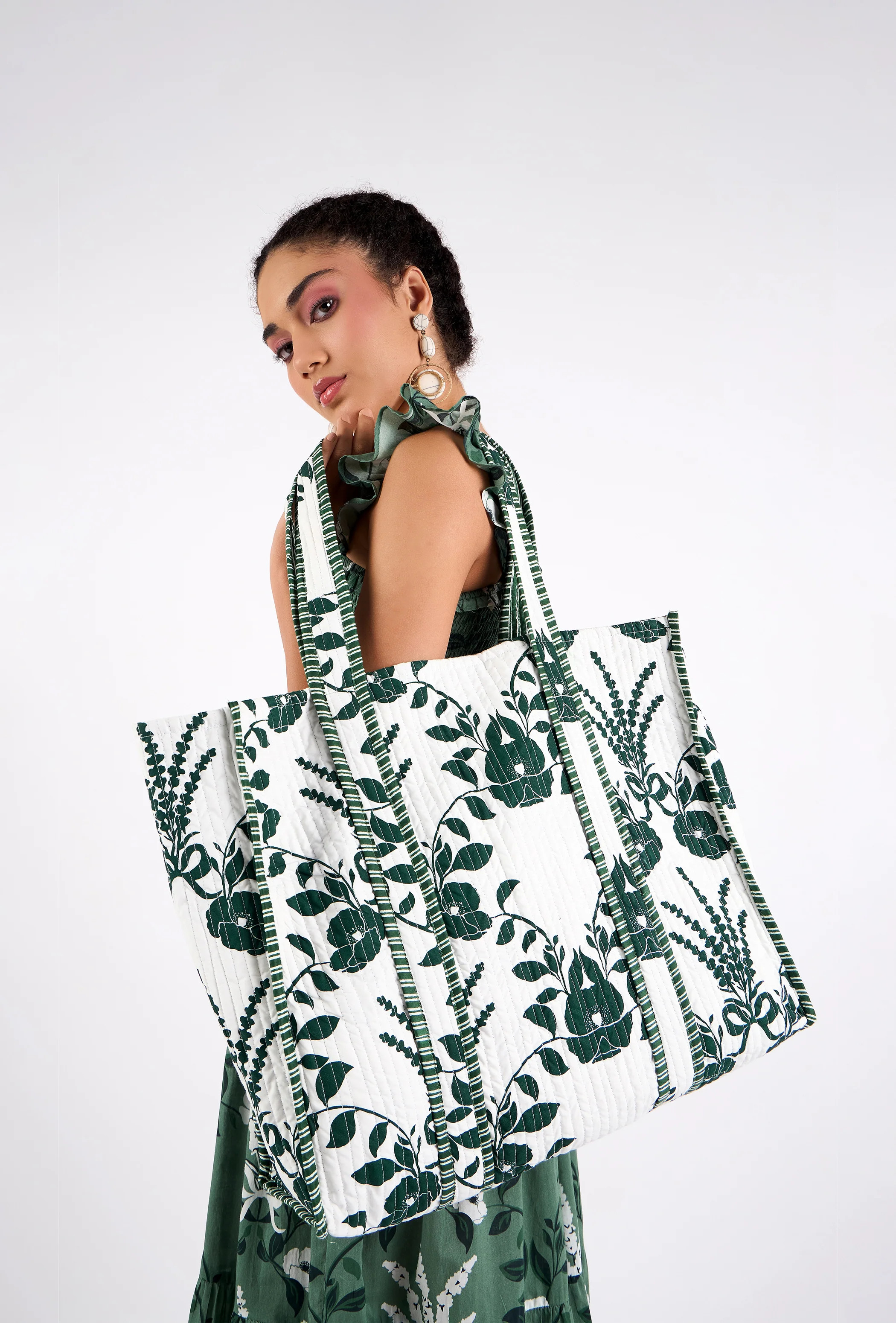 1396 Voyager Tote | Beyond By Vera