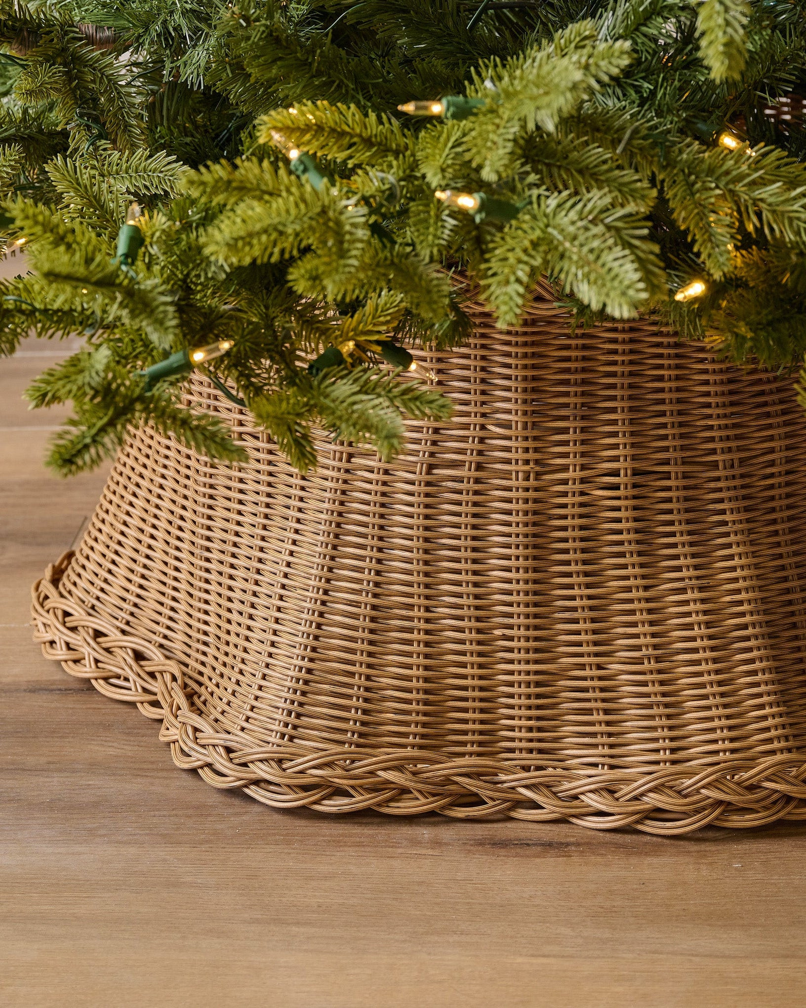 Wicker Scalloped Tree Collar | Magnolia