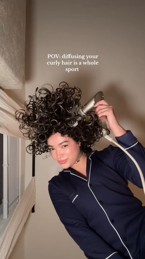 This is the best way to diffuse curly hair 🫡 #diffuser #curlyhair #curly #curlygirl #curlygirlmethod #curlyhaircheck #relatable #curls #curlscheck #naturalhair #naturalbeauty