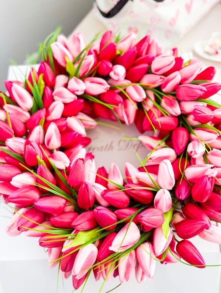 Valentine’s Day home decor 

This wreath is perfect for Valentine’s Day with its red and pink flowers, but with the tulip faux florals, it’s great all spring and summer long!

Faux floral wreath 
Tulip wreath
Front door wreath 
Spring decor
Home decor 
Wreath 


#LTKhome #LTKunder100 #LTKSeasonal