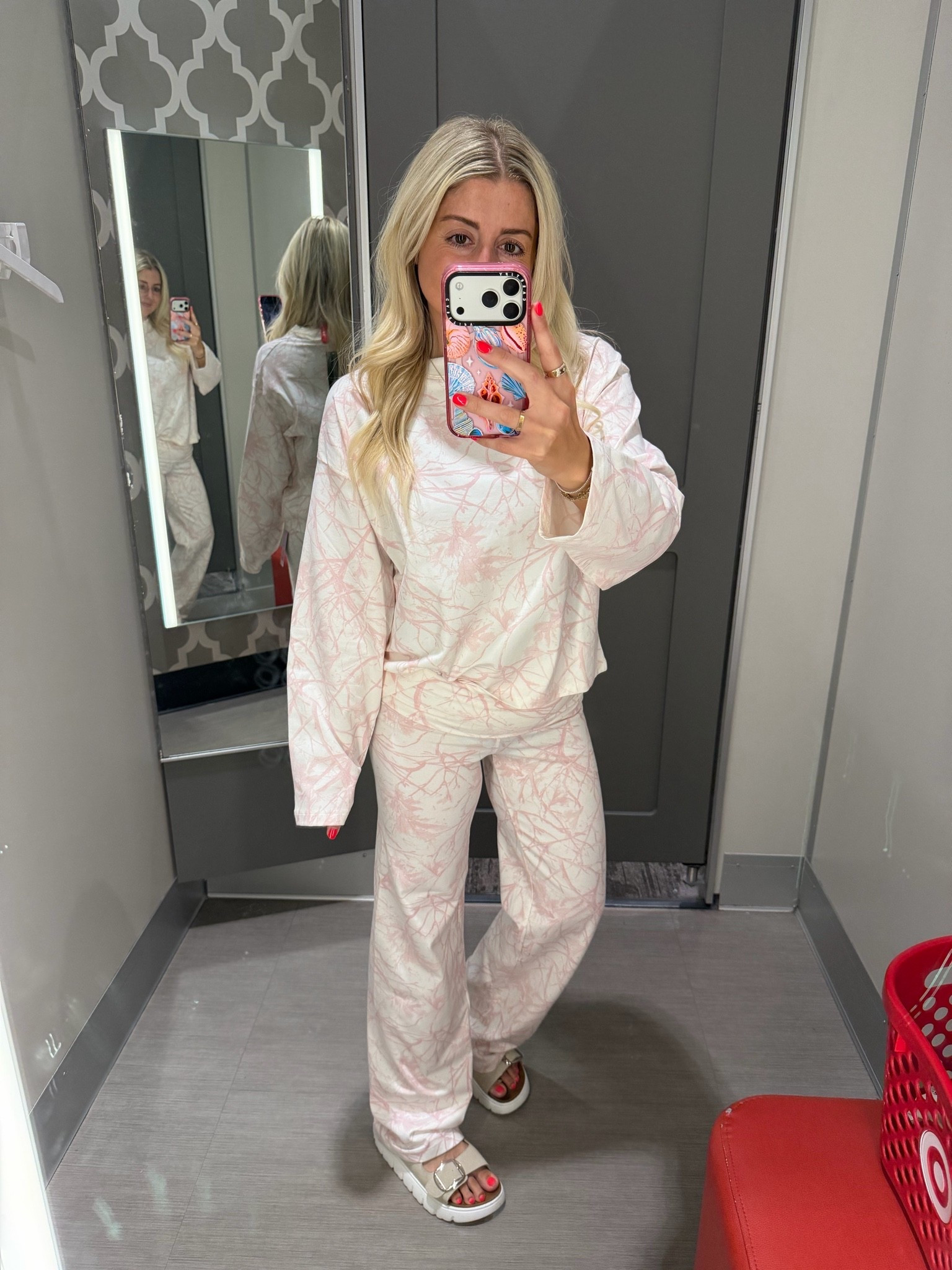 New camo matching set!
Size xs
Sandals tts