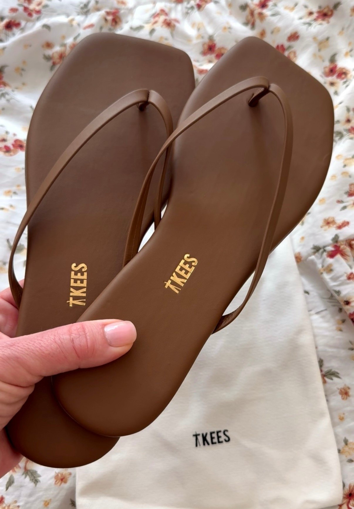 ☀️ These spring flats are such a timeless, designer look for less. Clean lines, modern shape, and that effortless polish that works for everything from everyday errands to dressed-up looks.
I love TKEES because the brand is all about
minimalist, luxury-feeling basics - simple silhouettes, neutral tones, and pieces that instantly elevate even the most casual outfit. These are made with a leather upper and leather insole, feel comfortable right away, and run true to size (size up if you're between sizes).
Sharing my pick plus a few other spring favorites I'm loving right now

#LTKmomlife #LTKdayinmylife #LTKootd