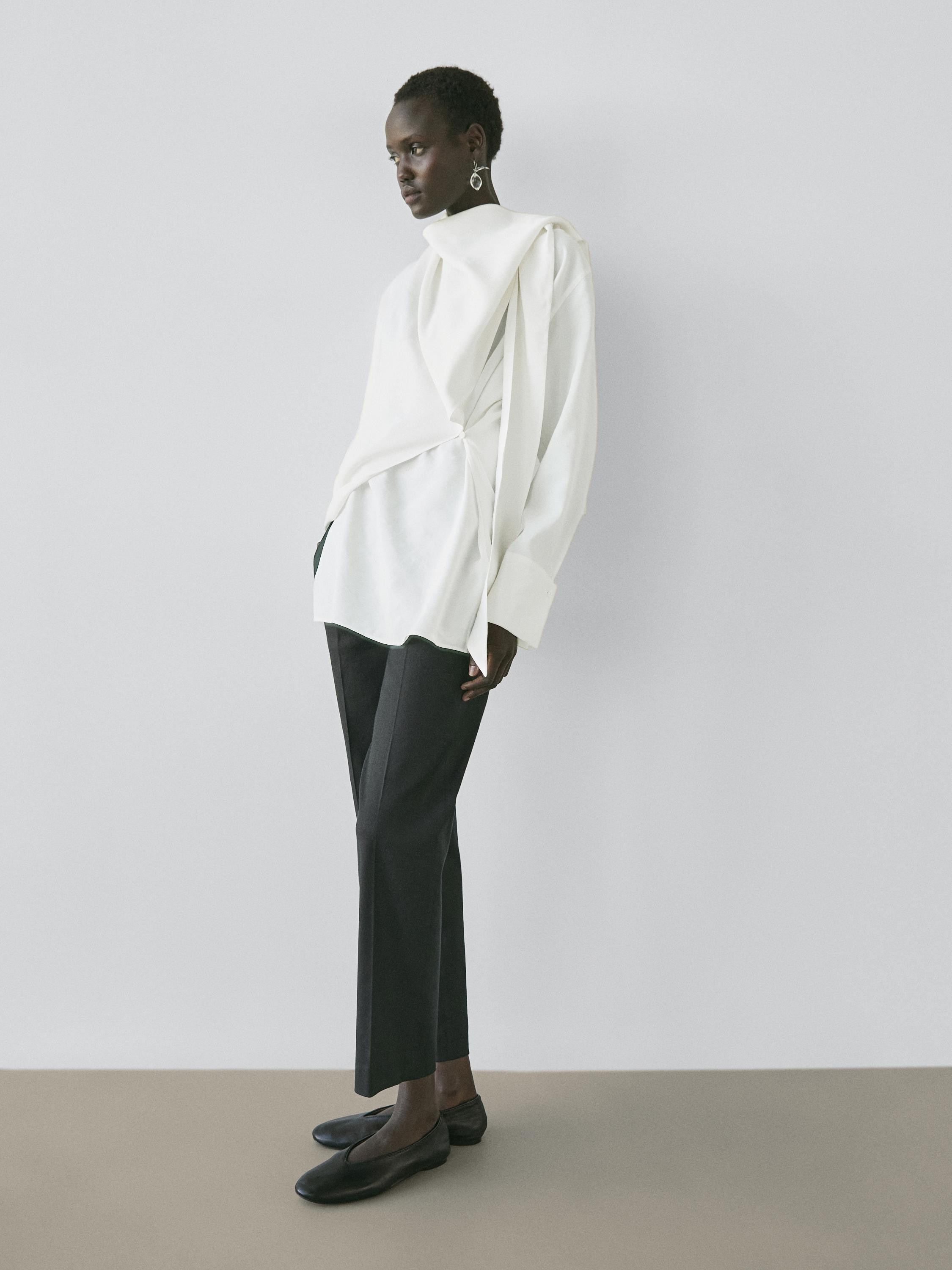 Bluse mit drapiertem Detail - STUDIO | Massimo Dutti DE