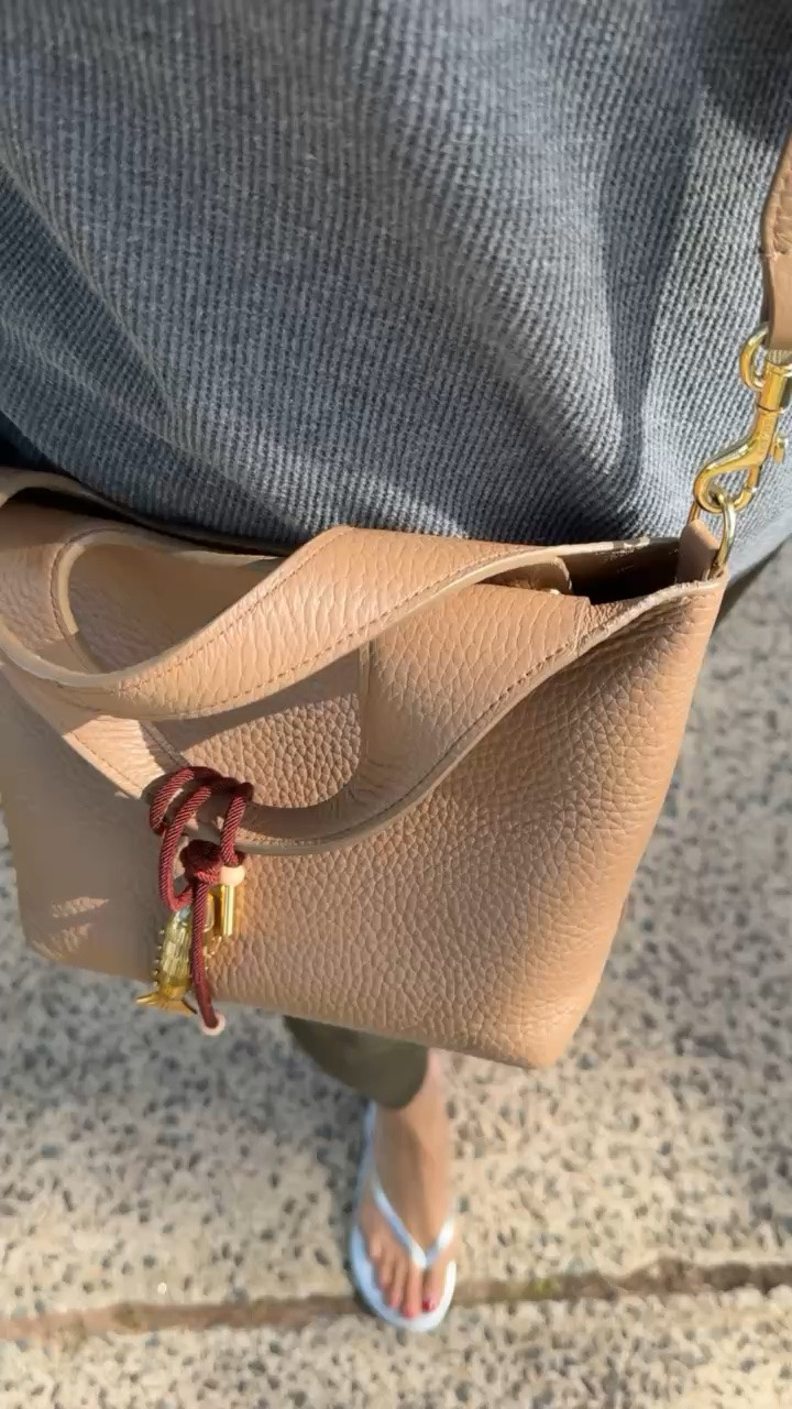 A great purse is one of those accessories that can pull an entire outfit together. I love styles that are classic, functional, and easy to carry from everyday errands to dinners and events.

purse, handbag, everyday handbag, fall accessories, classic handbag, neutral accessories, women’s fashion, timeless style, everyday essentials, wardrobe staples, handbag favorites, girlonthehudson

#LTKootd #LTKSeasonal #LTKHome