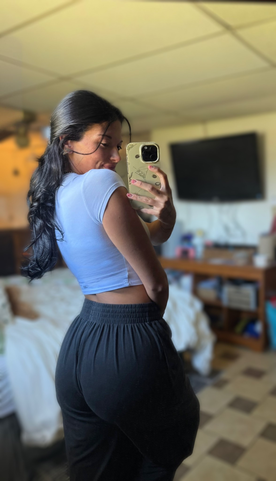 simple but flattering every time

fitted tee + loose sweats is one of my favorite combos — comfy, easy, and still looks put together

perfect for everyday, errands, or just being cozy but cute

linked everything for you

#LTKgrwm #LTKdayinmylife #LTKootd