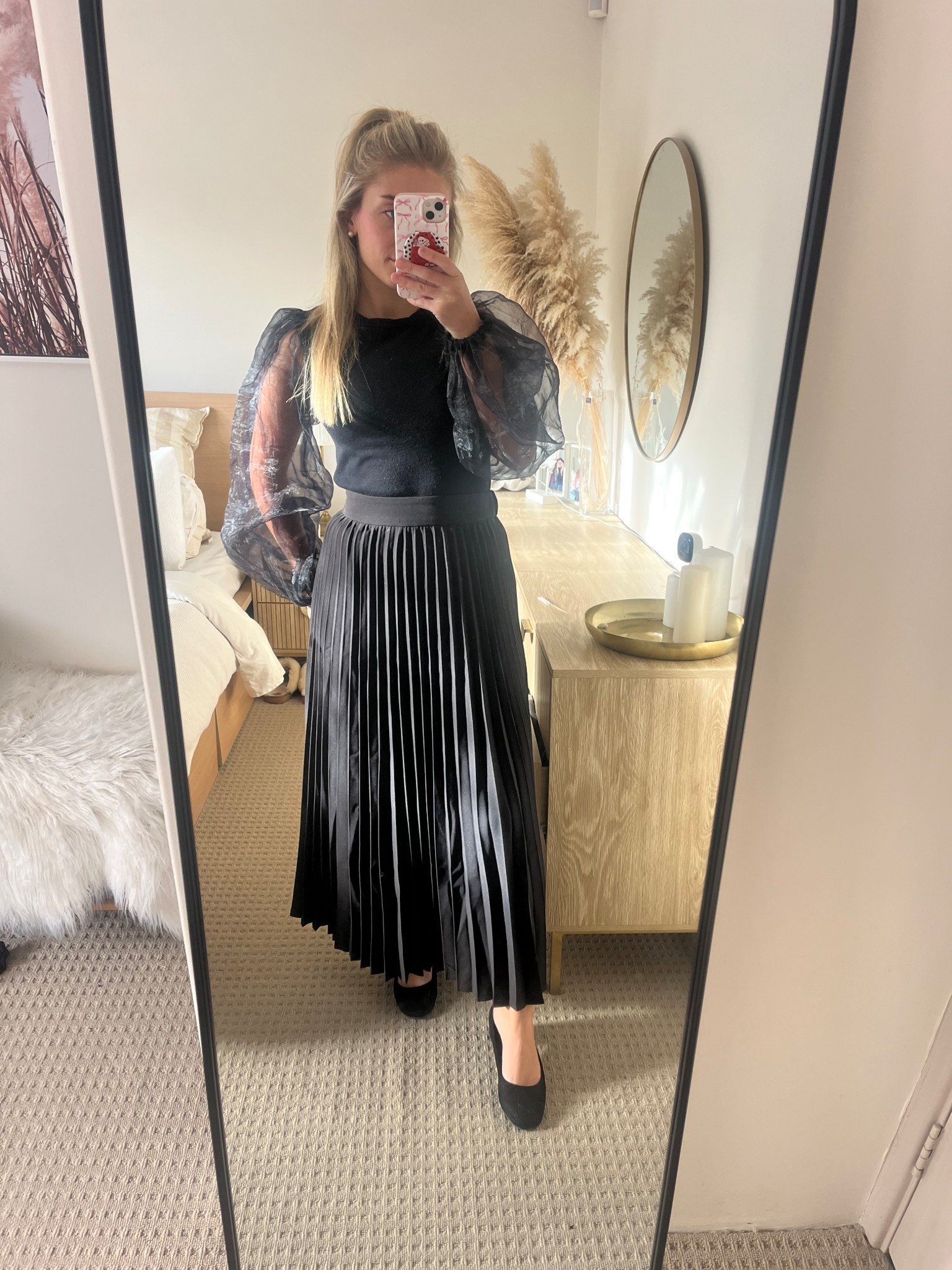 Outfit details & sizing 👇🏼

👚 Top: Dejcuba Giana Organza Sleeve Top (Size S)- ,runs a little big, I wish I sized down!

👗 Skirt: Petal & Pup Lillian Pleated Midi Skirt in Black (Size XS) - perfect fit thanks to the elasticated back. It’s a bit long on me, but I’m super short 🙈

👠 Heels: Target low heels -comfy, smart, and perfect for the office! They’re still in stock so I’ve linked them 🖤💫


#LTKStyle #PetalandPup #Dejcuba #TargetStyle #WorkwearLook #PetiteStyle #LTKFinds
