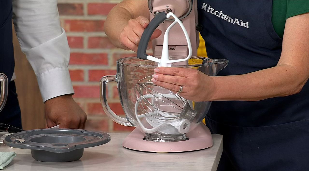 KitchenAid 5-qt Tilt Head Glass Bowl Stand Mixer w/ Flex Edge | QVC