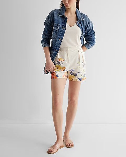 Stylist Super High Waisted Pleated Floral Shorts | Express