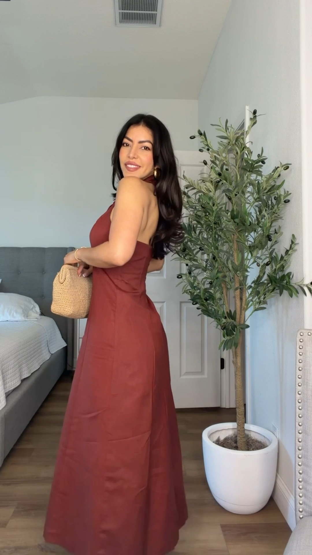 Elevated Summer neutrals ✨

I’m wearing the Adria dress from PAIGE in the color Burnt Sienna. It has a flattering fit and flare midi silhouette with a halter neck! It’s the perfect casual Summer dress!

Elevated outfits, summer style, summer outfits, midi dresses, casual dresses

#LTKSeasonal #LTKgrwm #LTKootd