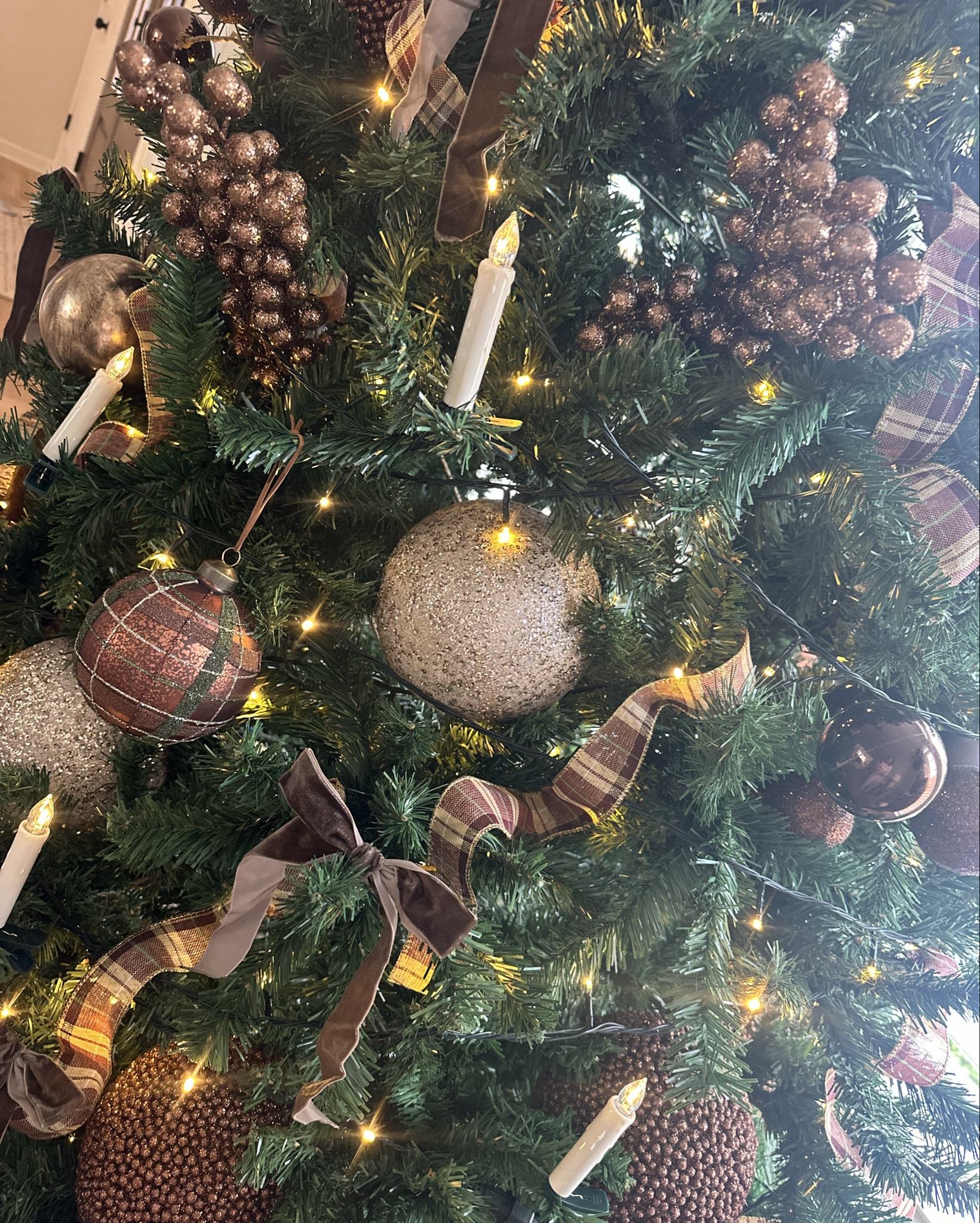 If you’re going for a Ralph Lauren Christmas but lean more towards neutrals you can pull it off with golds, browns & a touch of green!  I love how our tree turned out. I got this plaid ribbon from Amazon, along with the suede bows & led candles!  They’re battery operated and just clip on your tree!  Easy, peasy!!

#LTKHome #LTKHoliday #LTKSeasonal