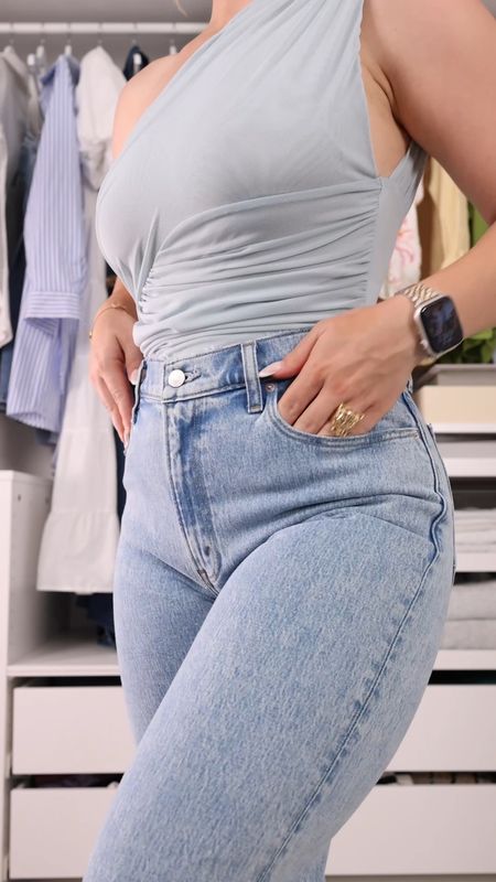 Love these abercrombie jeans so much . They fit perfectly and easy to style 💙 
Wearing size 27 short 
Bodysuit is from zara 

#LTKParties #LTKU #LTKVideo
