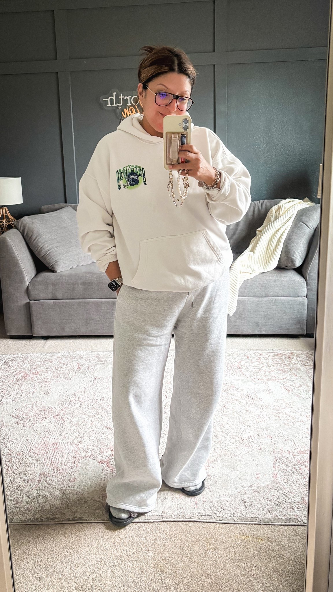 Today’s easy rainy-keep-it-in-kind-of-day outfit. 
Abercrombie sweatshirt (XL)
Abercrombie sweatpants (L)
Vionic slippers

#LTKMidsize #LTKOver40 #LTKSaleAlert
