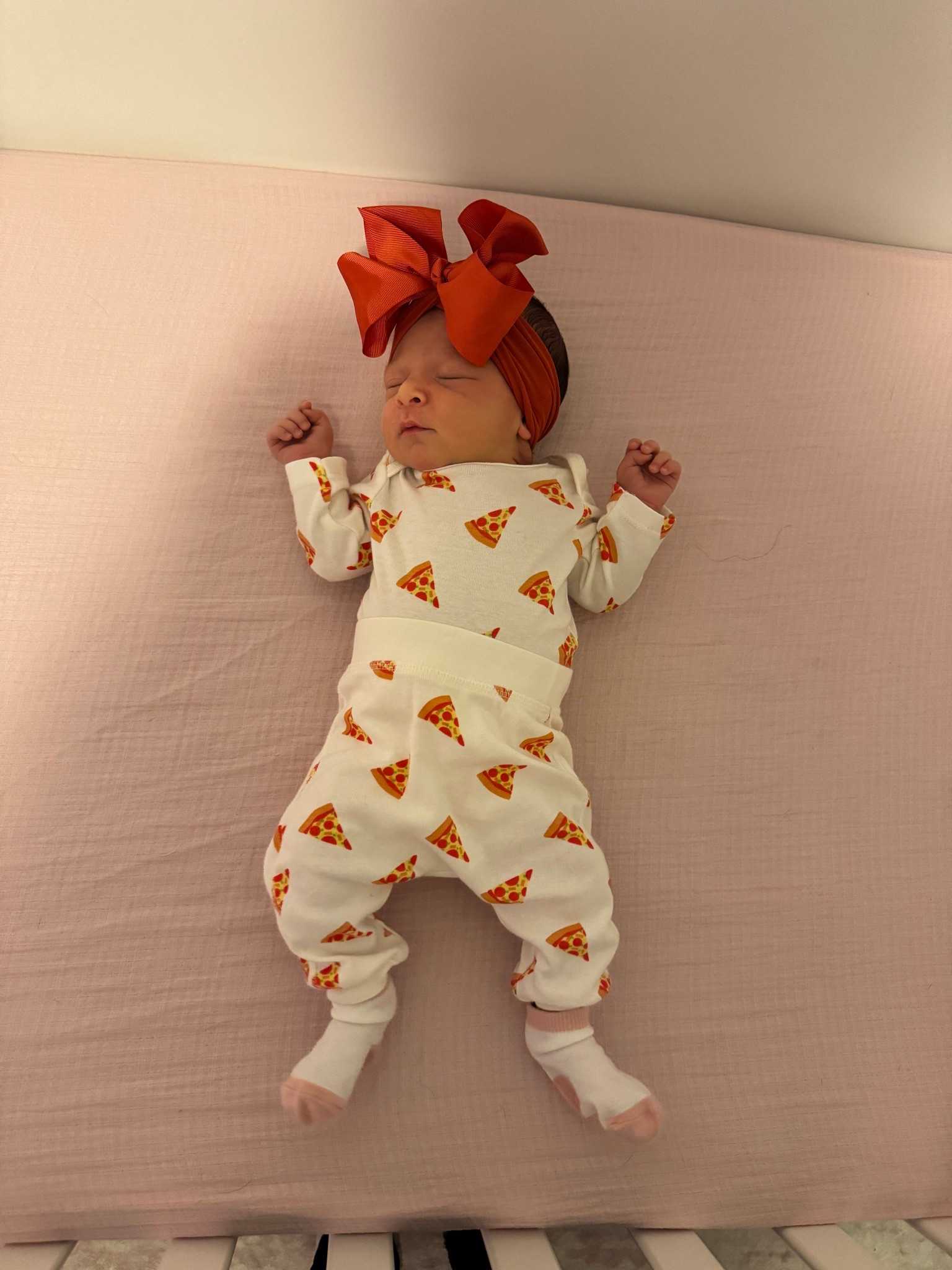 Cutie gender neutral pizza baby outfit


#LTKKids #LTKBaby #LTKFamily