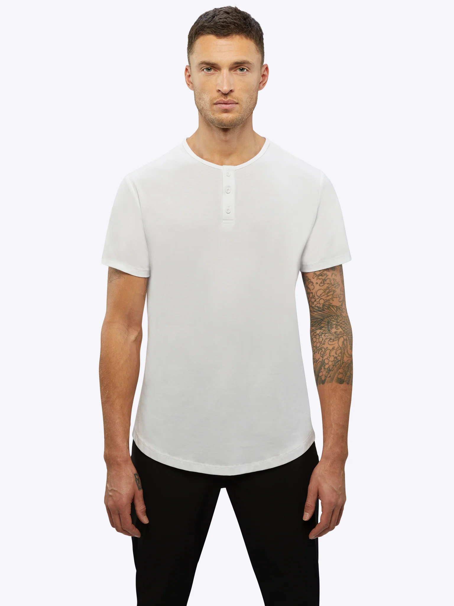 AO Henley Curve-Hem | Cuts Clothing Inc.