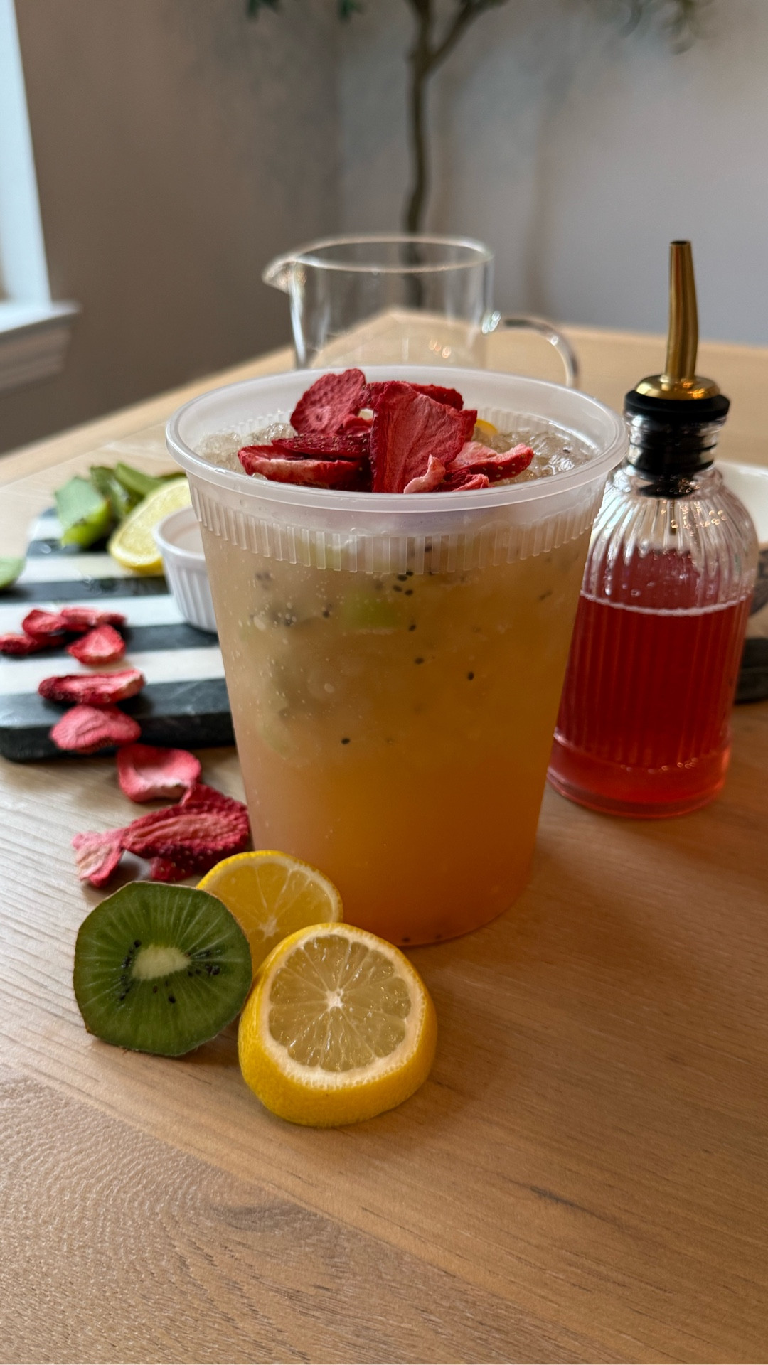 Deli container sparkling strawberry kiwi lemonade 🥝🍋

#LTKdayinmylife #LTKSeasonal #LTKfoodie