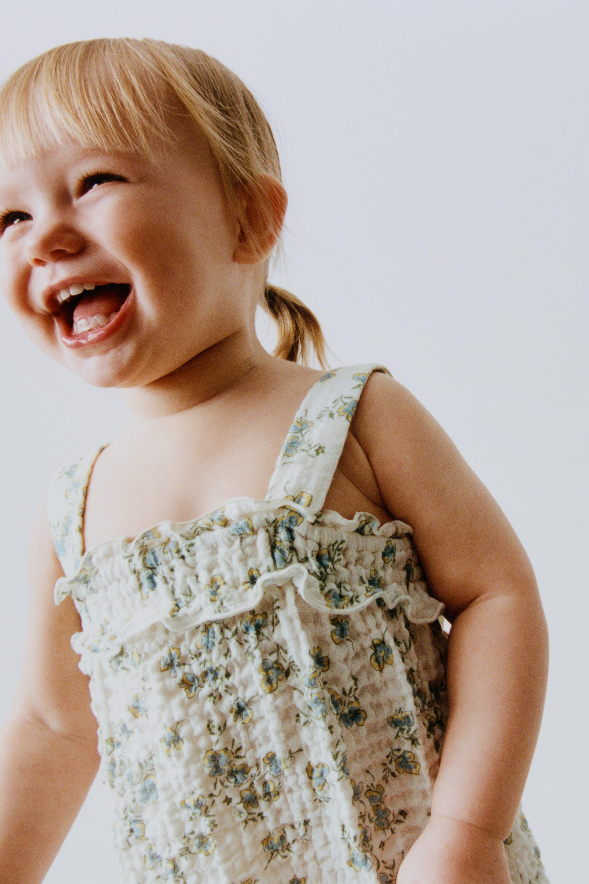 Long textured overalls with a straight neckline, straps, and elasticized hems. Floral print. | Zara US