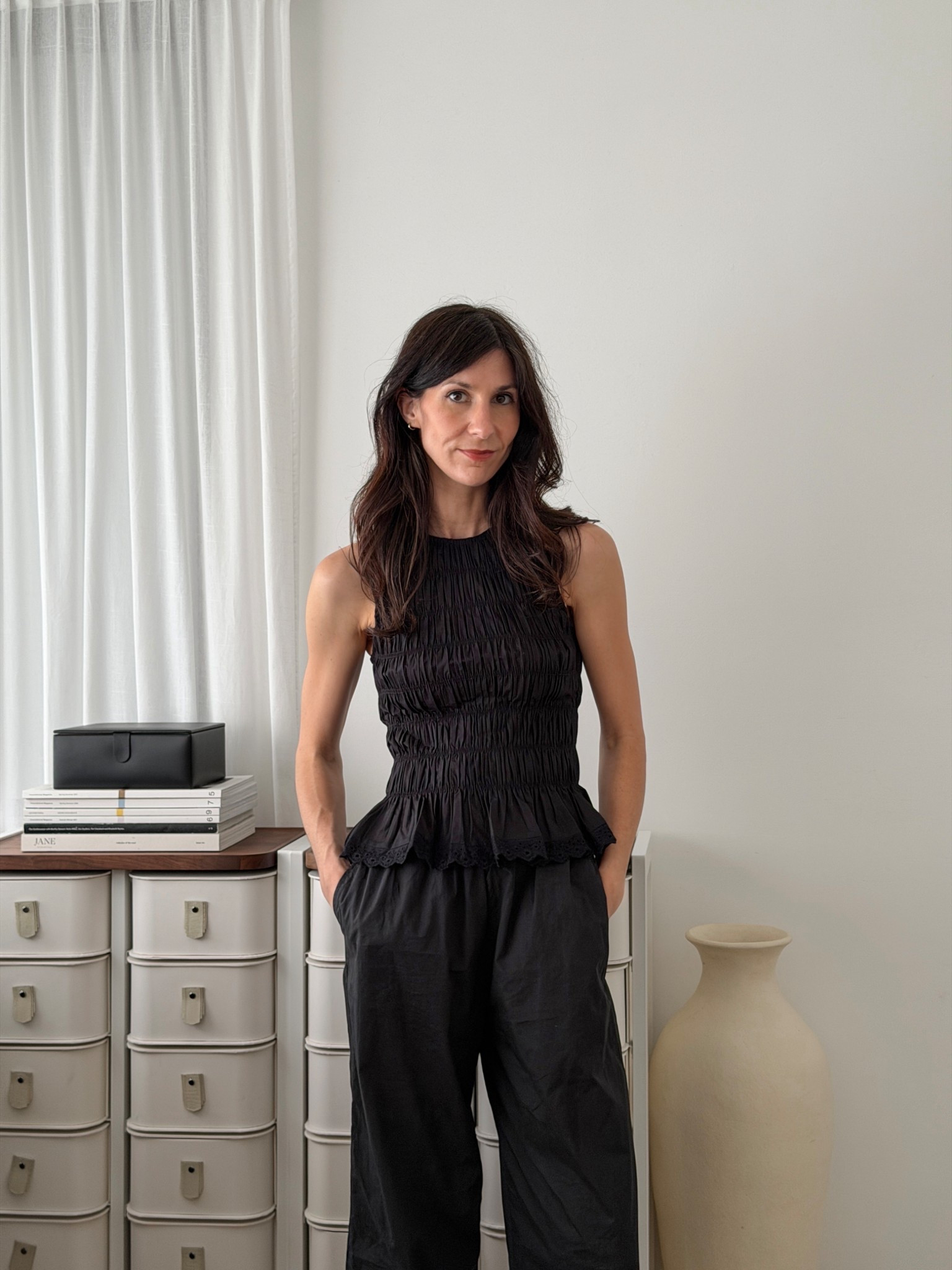 Little update to my spring/summer top rotation. The smocking makes this *so* comfortable and it’s chic with denim, with tailored shorts, with a skirt etc etc.

ALSO the design means it’s low maintenance & doesn’t need to be ironed. This would be a great one to pack for any summer holidays!

Am wearing size S