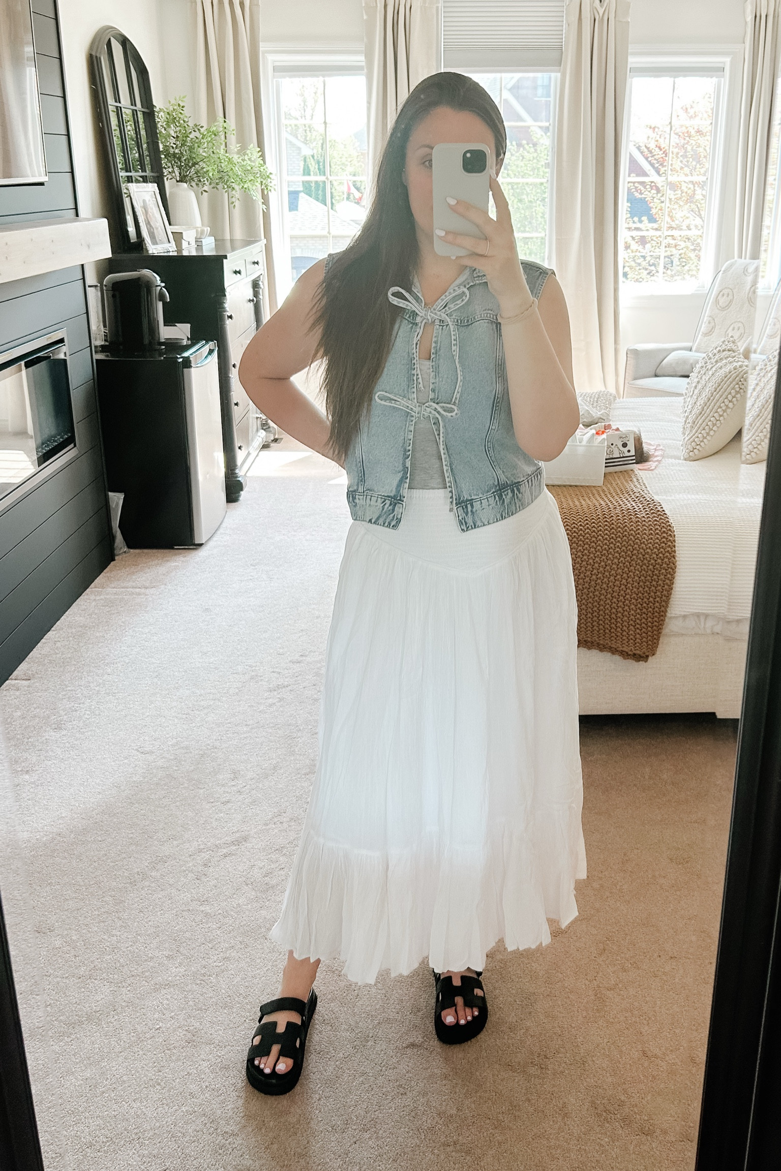 Day 12 - 30 Days of Midsize Spring Breastfeeding-Friendly Outfits

Jean tie front shirt - H&M (large, but could likely size down)
White maxi skirt - Aerie (Medium)
Black sandals - Steve Madden 


#SpringMomStyle #BreastfeedingOutfits #NursingFriendlyFashion #PostpartumLooks #LTKSpring #LTKMom #NursingOOTD #30DaysOfStyle



#LTKspring #LTKmidsize #LTKcanada
