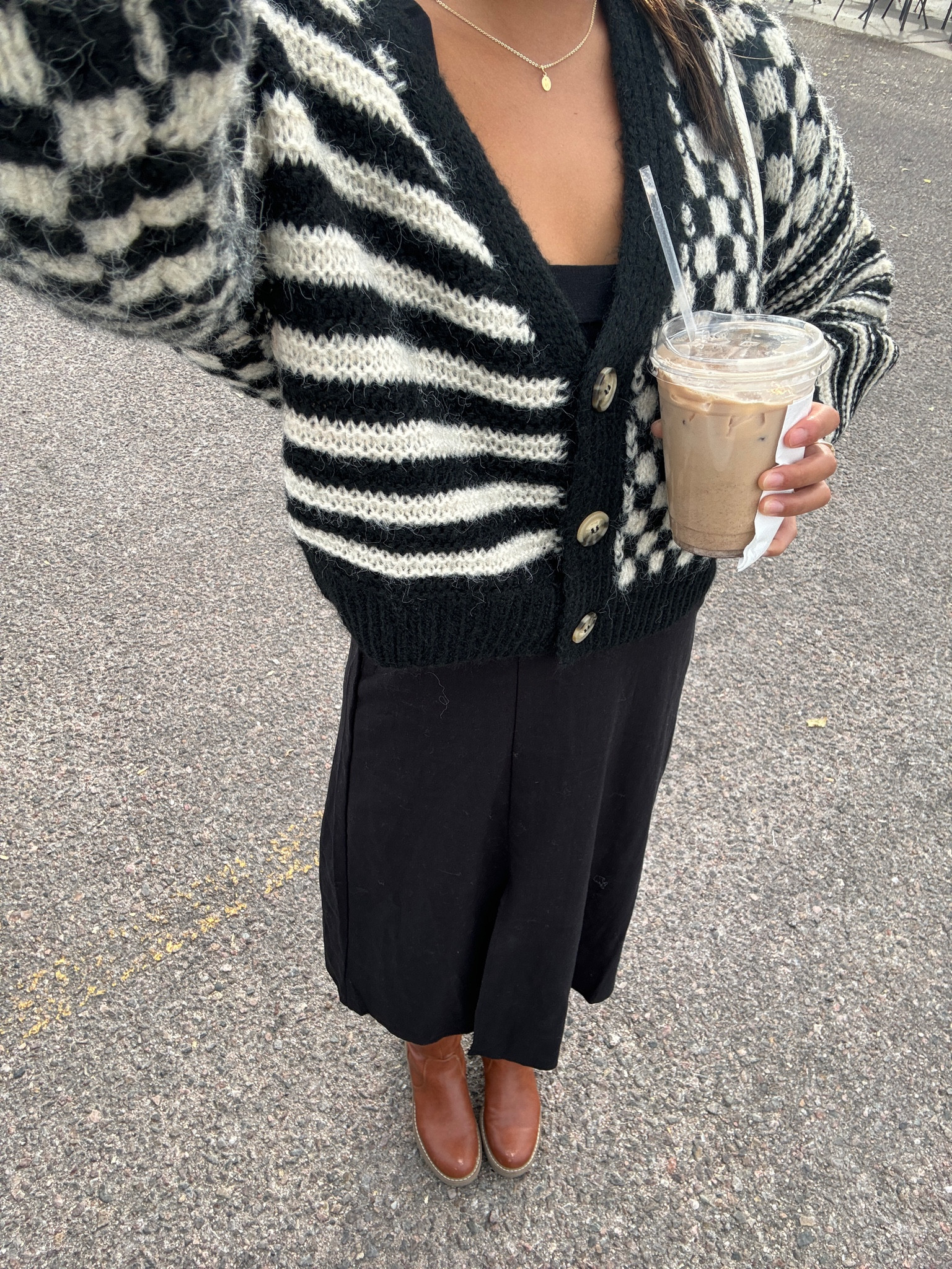 Fall fit 

🤎🍂🧸🎃✨

Pumpkin patch fit 
Autumn inspo
Autumn outfitt inspo
Fall inspo
Sweater weather 
Cute outfits for fall
Ugg Tasman 
Jean outfit inspo 
Cozy outfit inspo 



#LTKHalloween