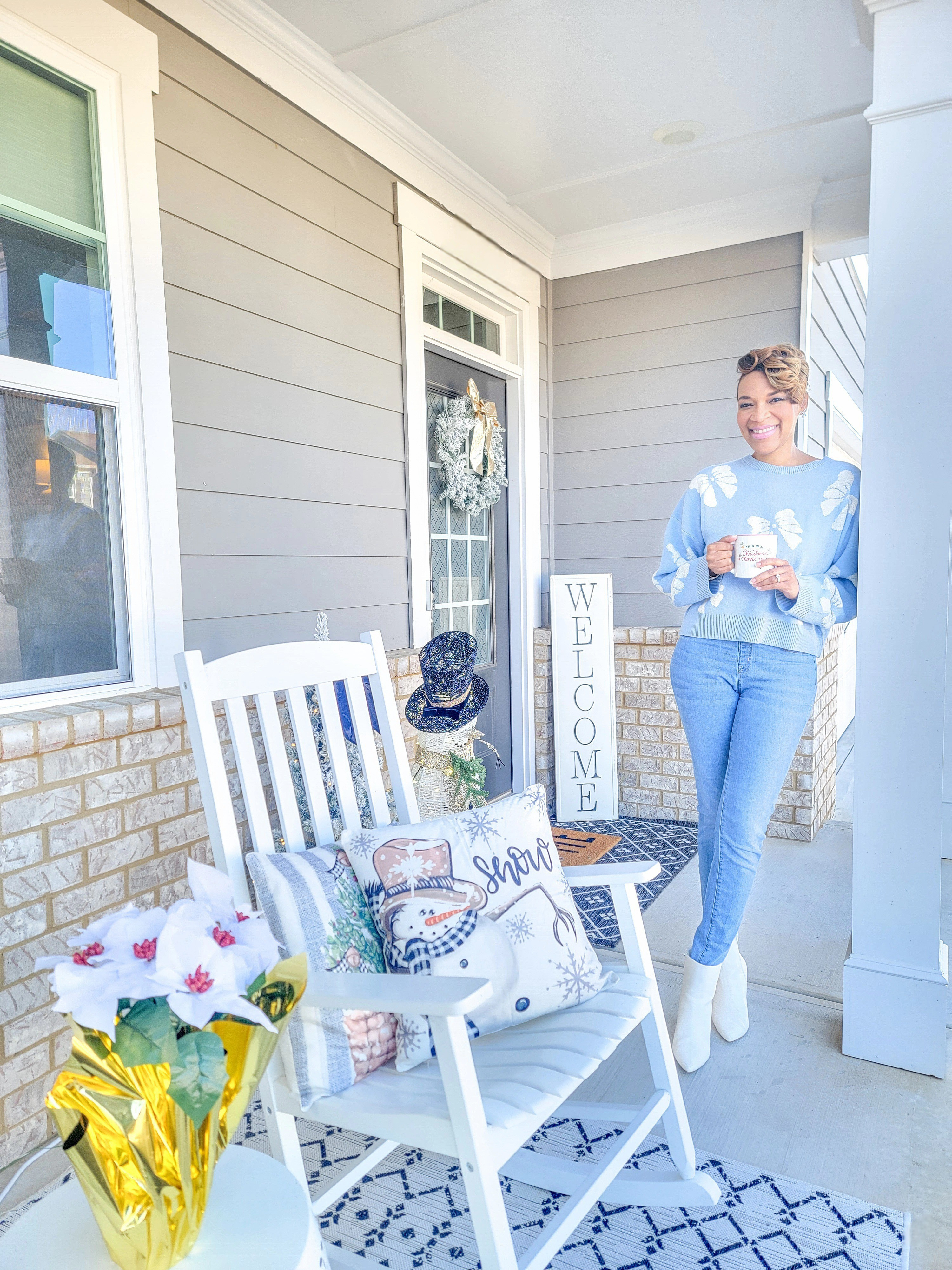 Cozy Christmas Sweater. 🩵🎀

#LTKHoliday #LTKootd #LTKFindsUnder50