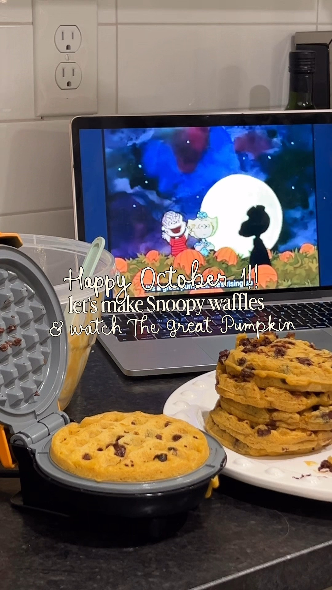 // snoopy Halloween waffle maker //