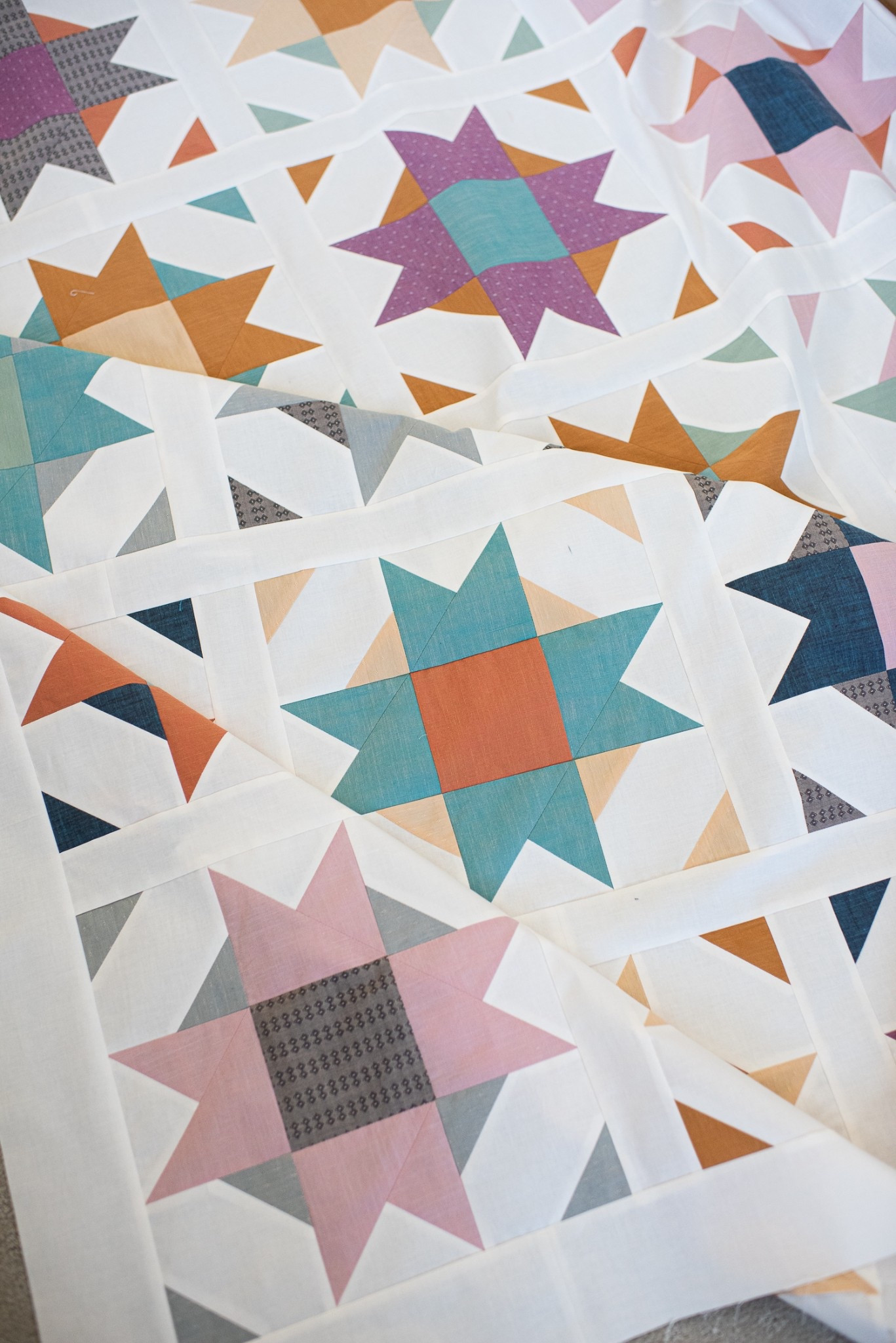 Compass Star quilt pattern sewn up in Wildflower Wovens.  😍. I used a solid white background but would recommend using Cloud Slub from the fabric line.  Pattern in my shop: quiltyloveshop.com