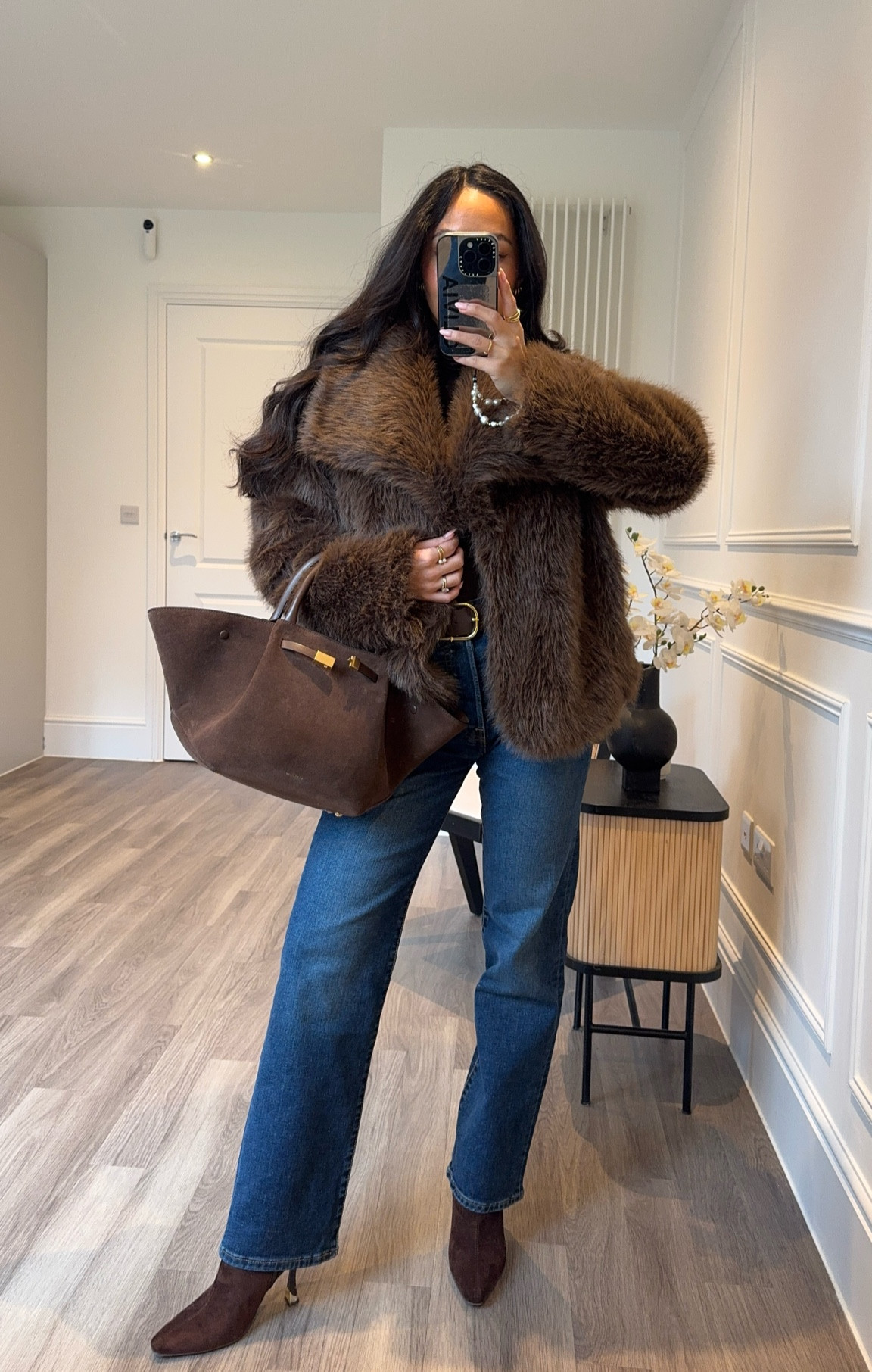 Outfit of the night 🤎 faux fur coat, Levi’s rib cage denim jeans, Demellier bag 

Winter outfit, smart casual 

#LTKeurope #LTKstyletip #LTKdatenight
