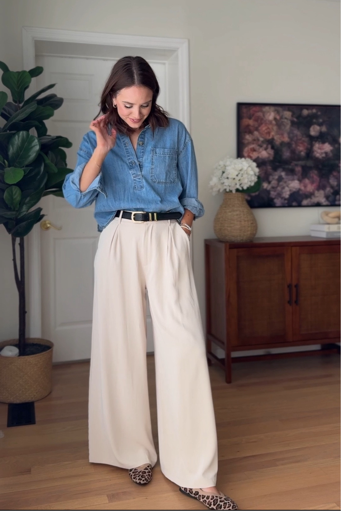 Nursing friendly teacher outfit // pumping friendly teacher outfit // business casual outfit 

Chambray top : wearing s
Wide leg trouser : wearing s in color beige short 
Leopard flat
Black belt 


#LTKStyleTip #LTKBacktoSchool #LTKSeasonal