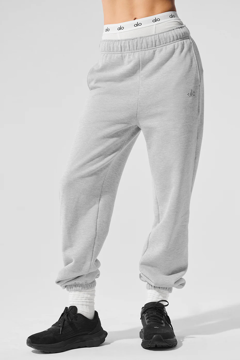 ALO | Accolade Sweatpant in Athletic Heather Grey, Size: Medium | Alo Yoga (US)