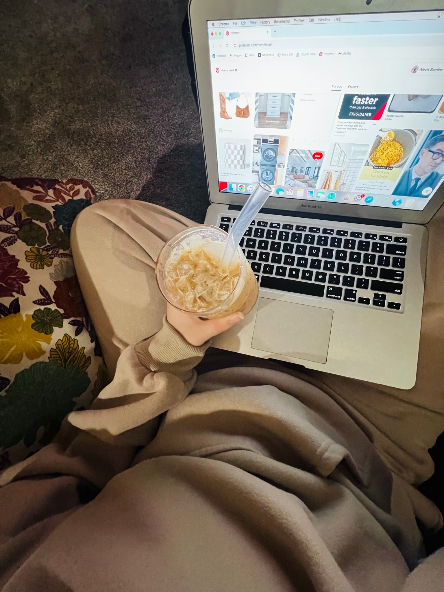 This sweat set from Amazon is sooo cozy and very high quality! I am in a Large!🤎 

Cozy/ sweat set/ amazon find


#LTKTravel #LTKFindsUnder50 #LTKStyleTip