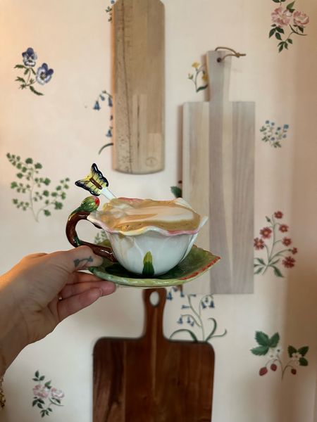 Flower shaped tea cup with leaf saucer!



#LTKFindsUnder50 #LTKStyleTip #LTKHome