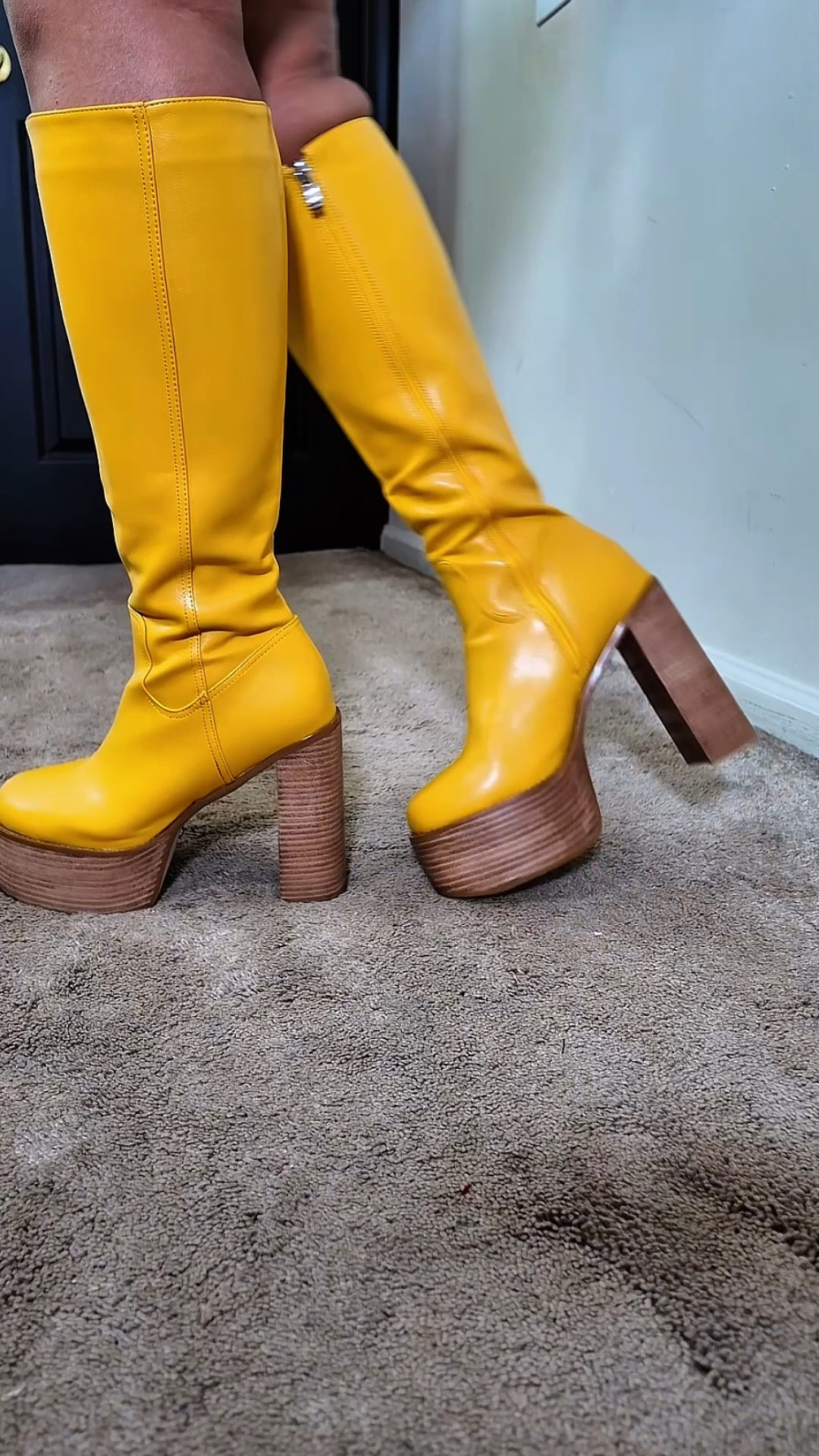 @AKIRA these boots are cute 💛

#LTKootd