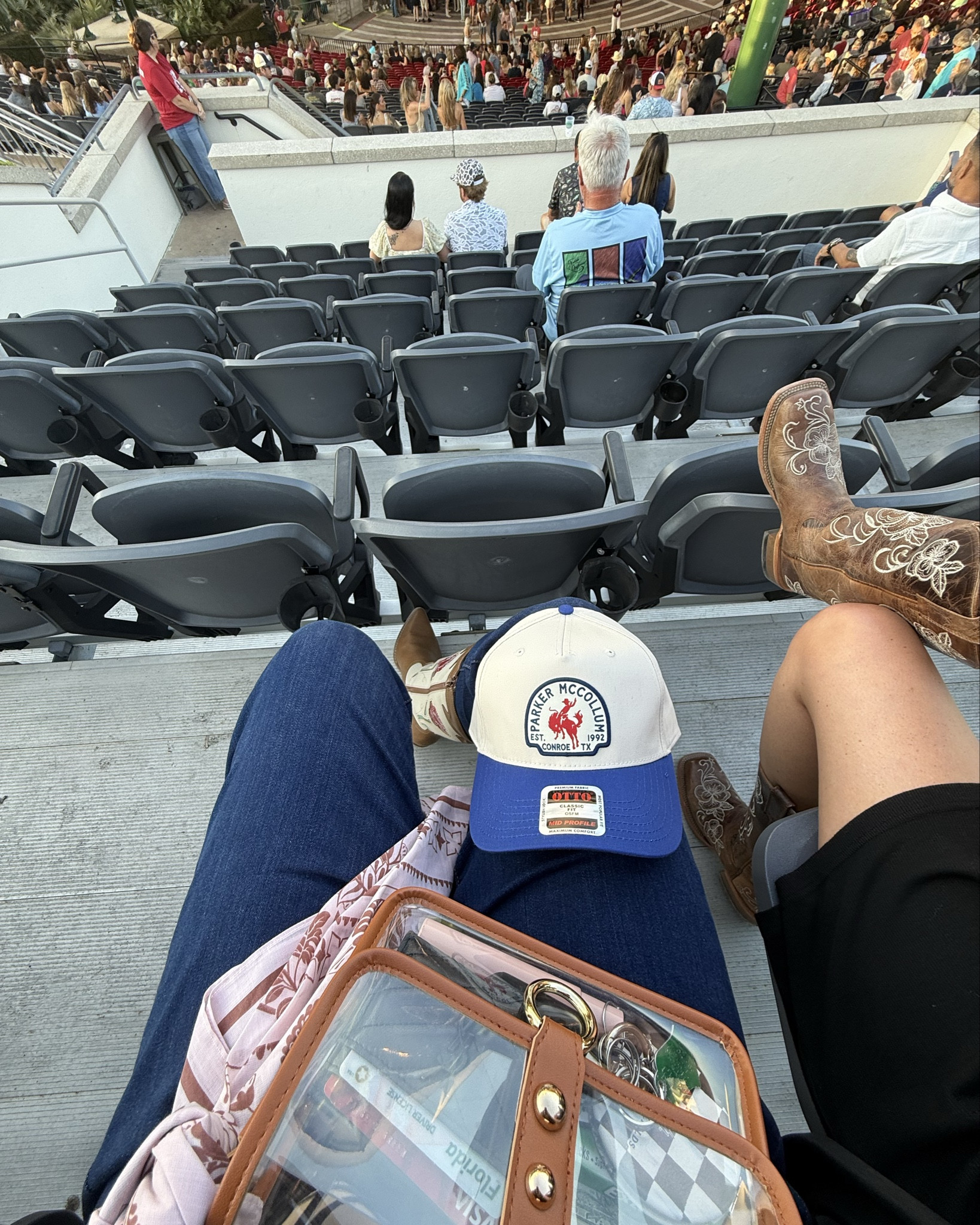 Weekend recap seeing Parker McCollum❤️🤠👢🎶 absolutely live for a country concert🐎🎸🎼


#countryconcert #cowboy #cowgirlboots #clearbag #stadiumbag #concertoutfit #concertootd #countrymusic #westernstyle

#LTKFestival #LTKdayinmylife