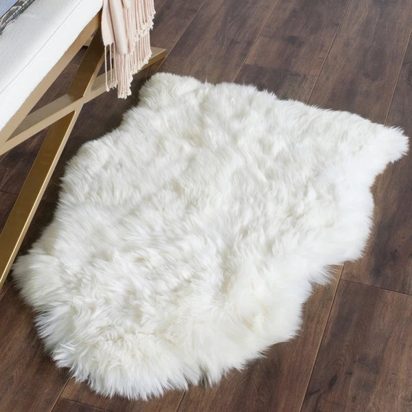Safavieh Hand-woven Sheepskin Pelt White Shag Rug (2' x 3') | Bed Bath & Beyond