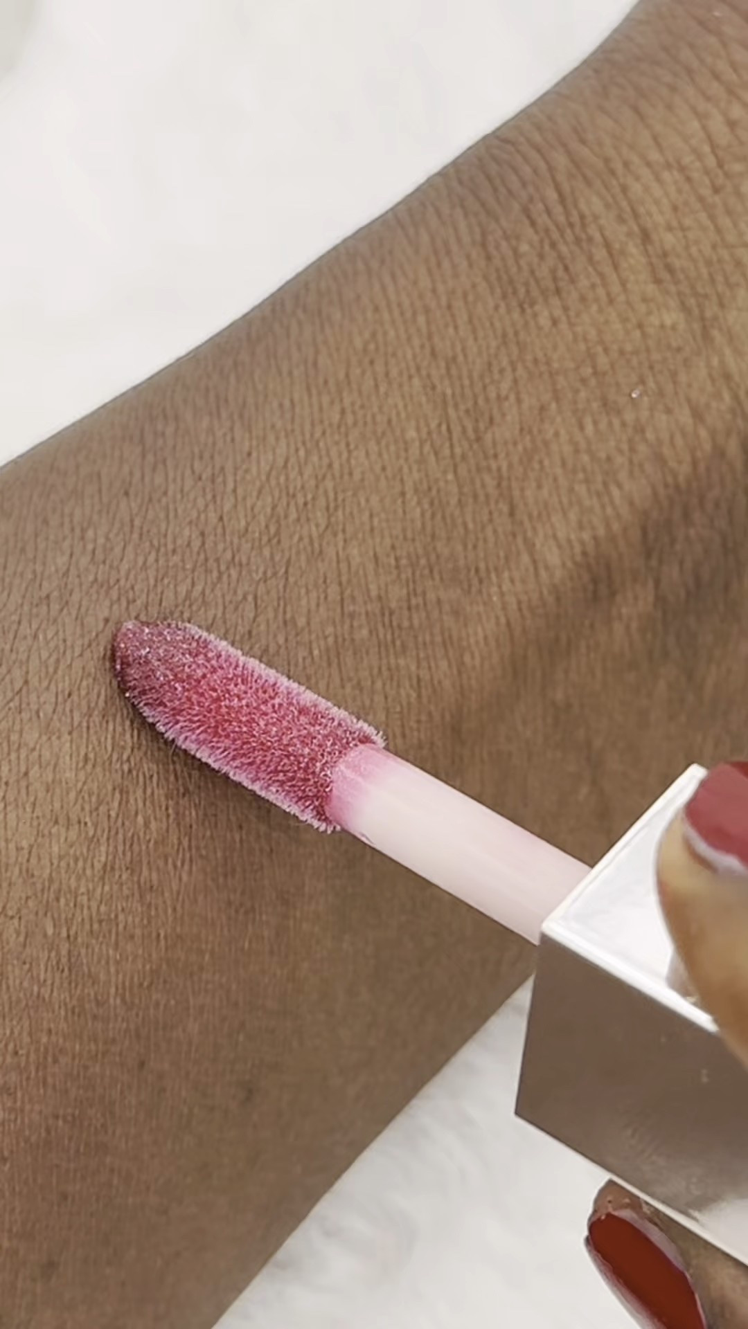 @Fenty Beauty Gloss Bomb Lip Oil Raspberry Jamz vs. Fuchsia Flex Luminizer – beide stunning, aber welcher ist dein Go-To?

#fentybeauty #glossbomb #lipoil #lipgloss #juicylips

#LTKbeauty #LTKdeutschland #LTKeurope